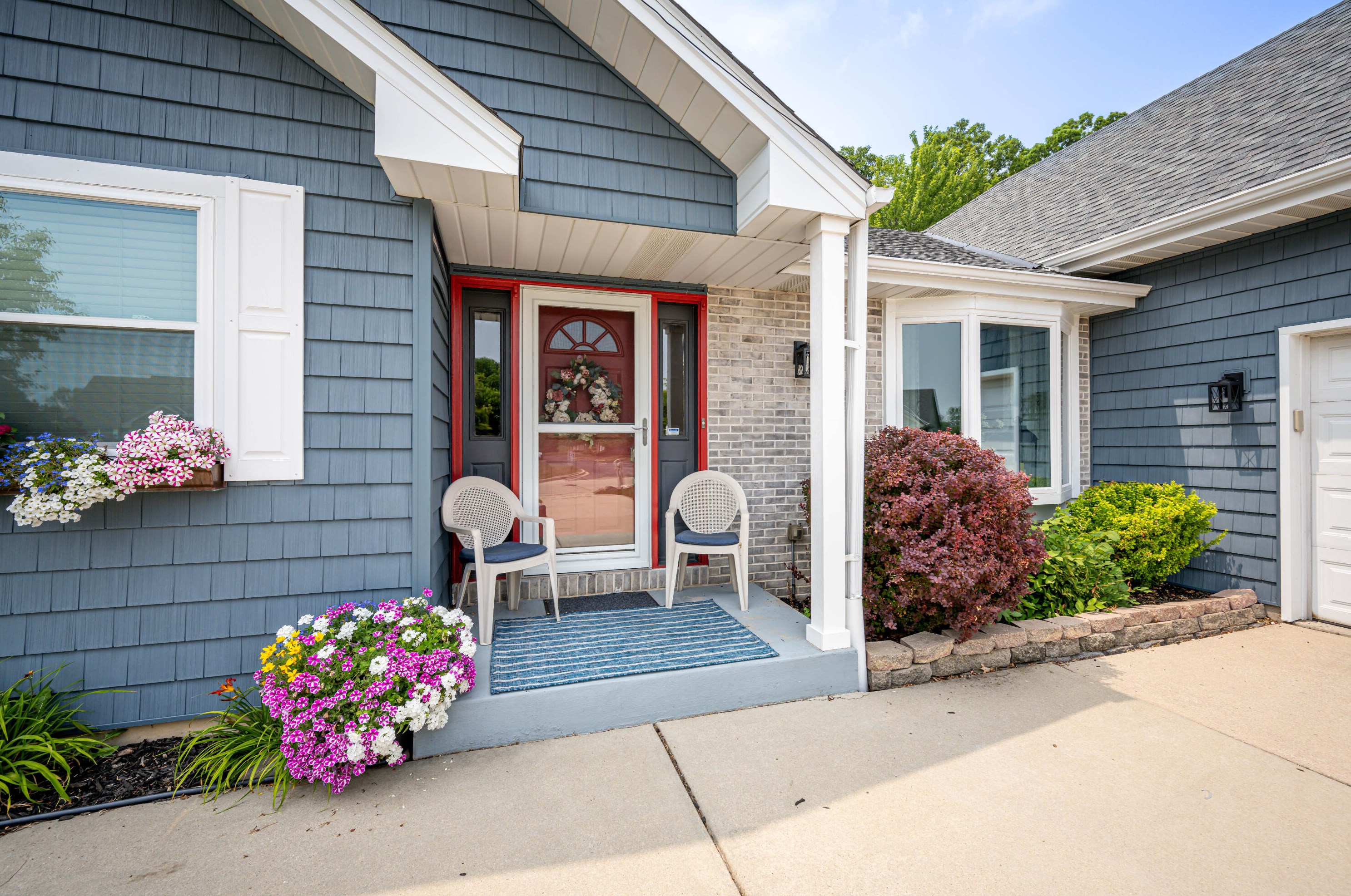 6817 34th St, Hales Corners, WI 53132-8349