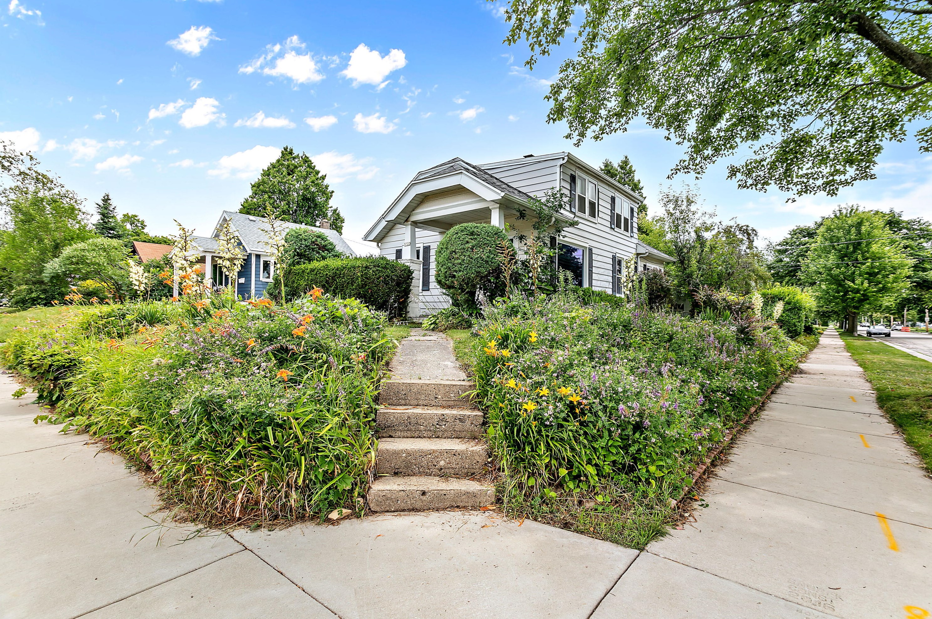 5722 S Swift Ave, Cudahy, WI 53110