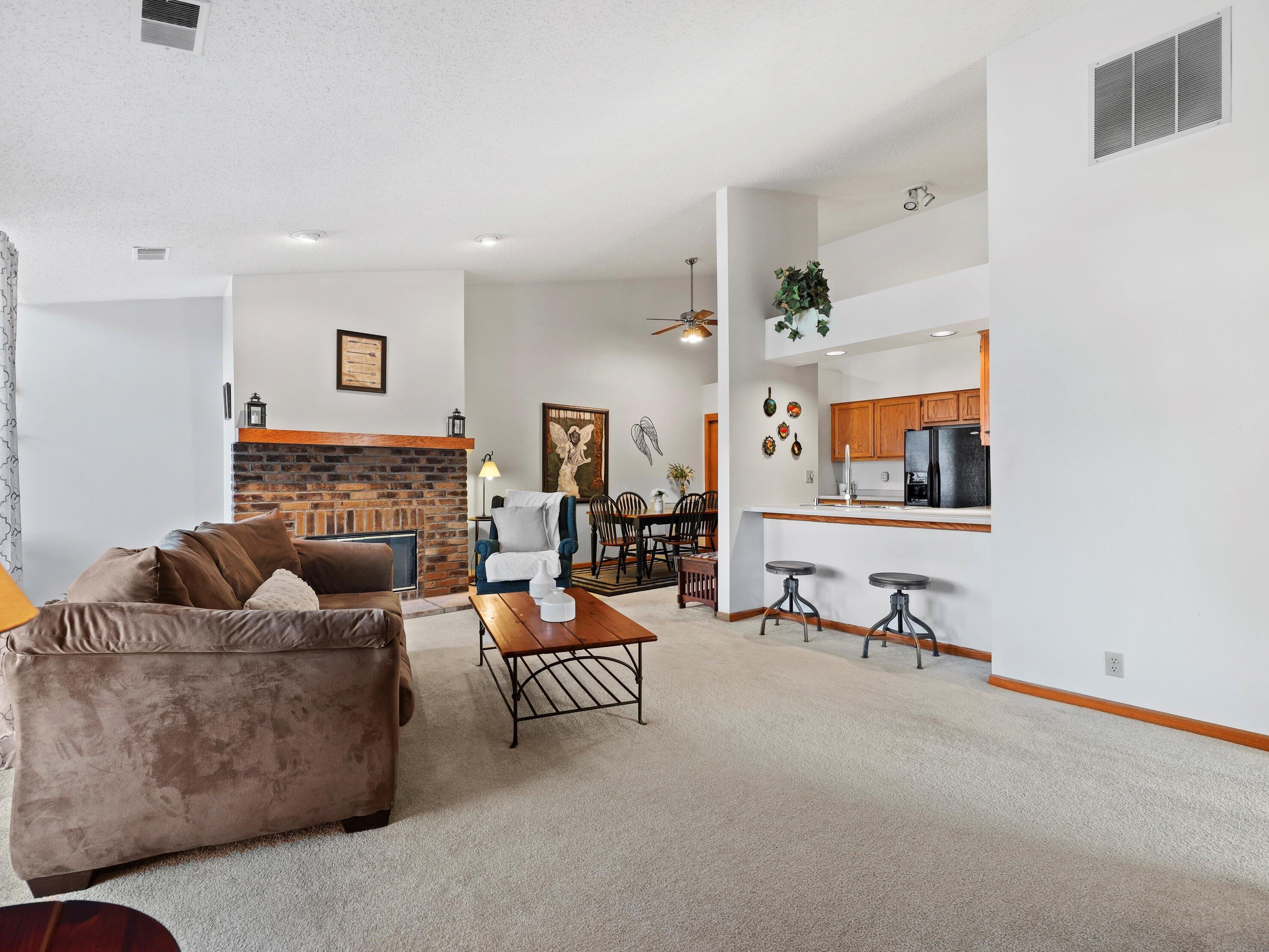 725 Quinlan Dr, Pewaukee, WI 53072-1864