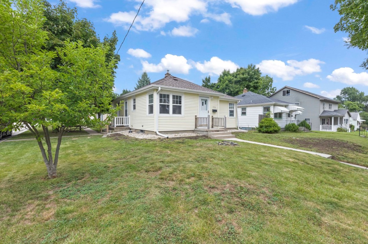 1738 Missouri Ave, South Milwaukee, WI 53172