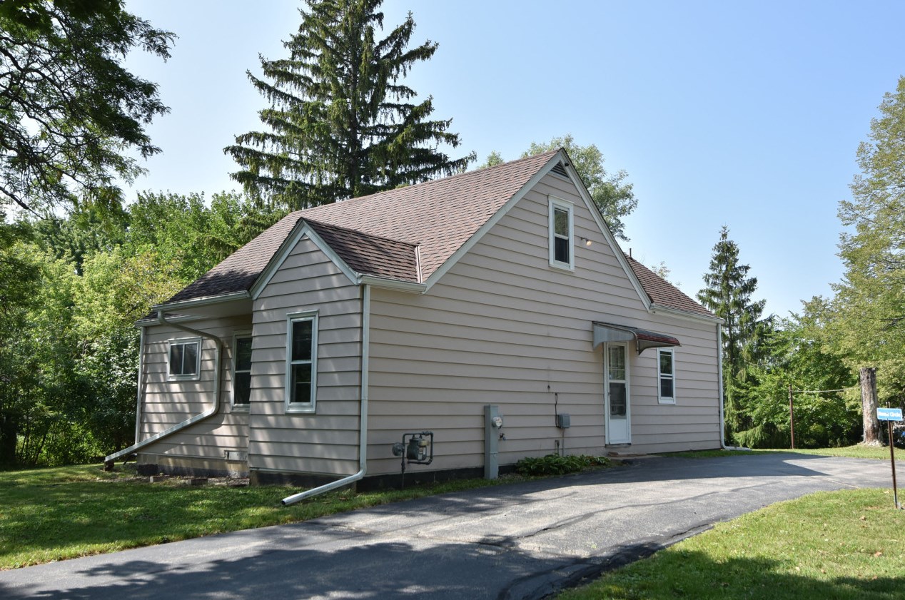 8559 35th St, Hales Corners, WI 53132-9329