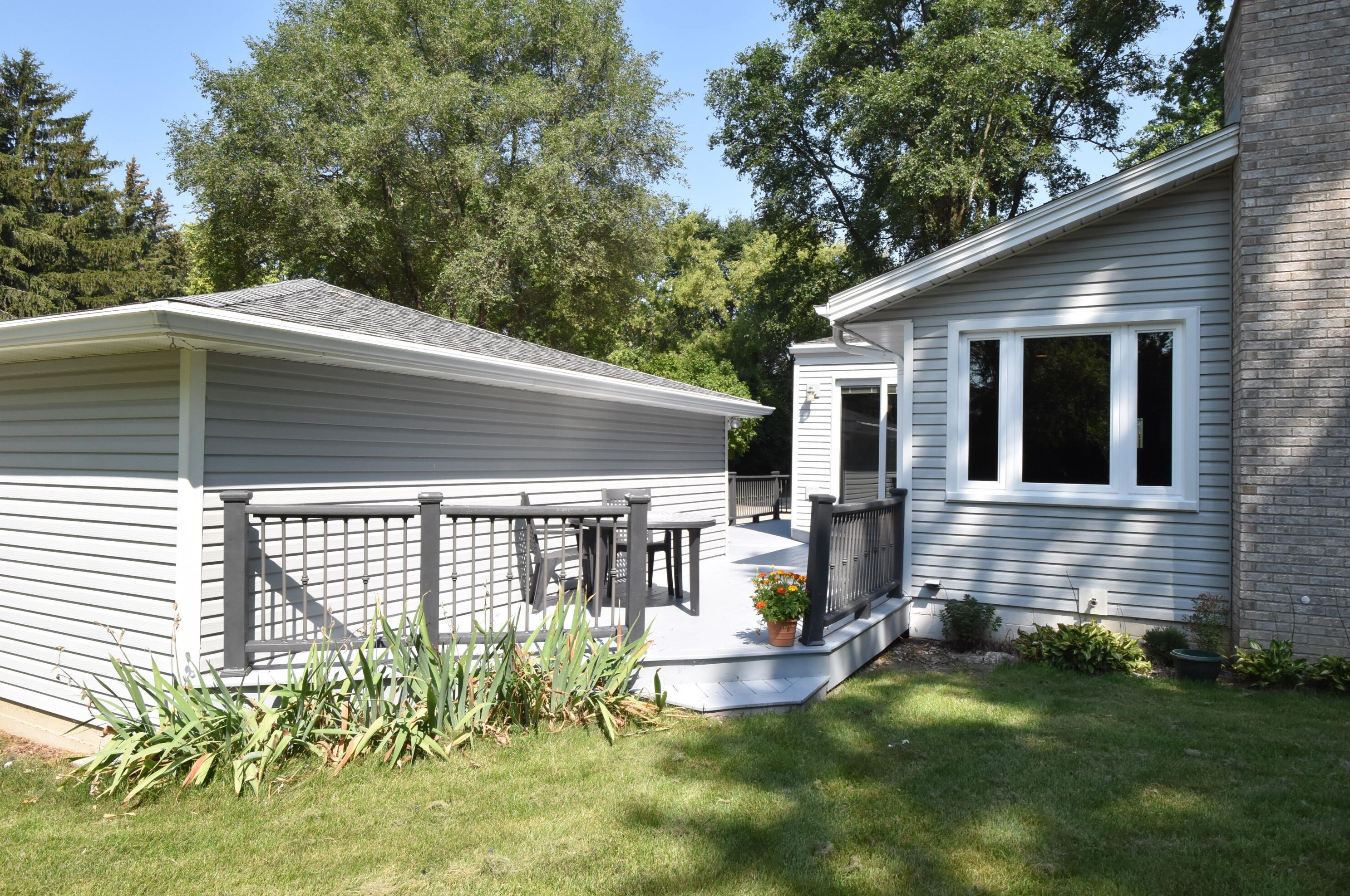 8035 Puetz Rd, Hales Corners, WI 53132-9787