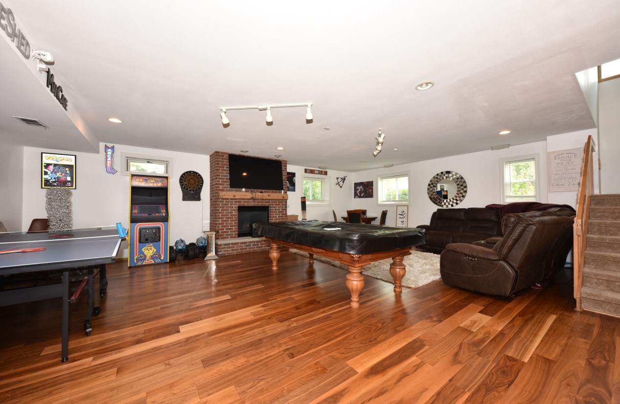 1798 Oneida Ct, Grafton WI  53024-9577 exterior