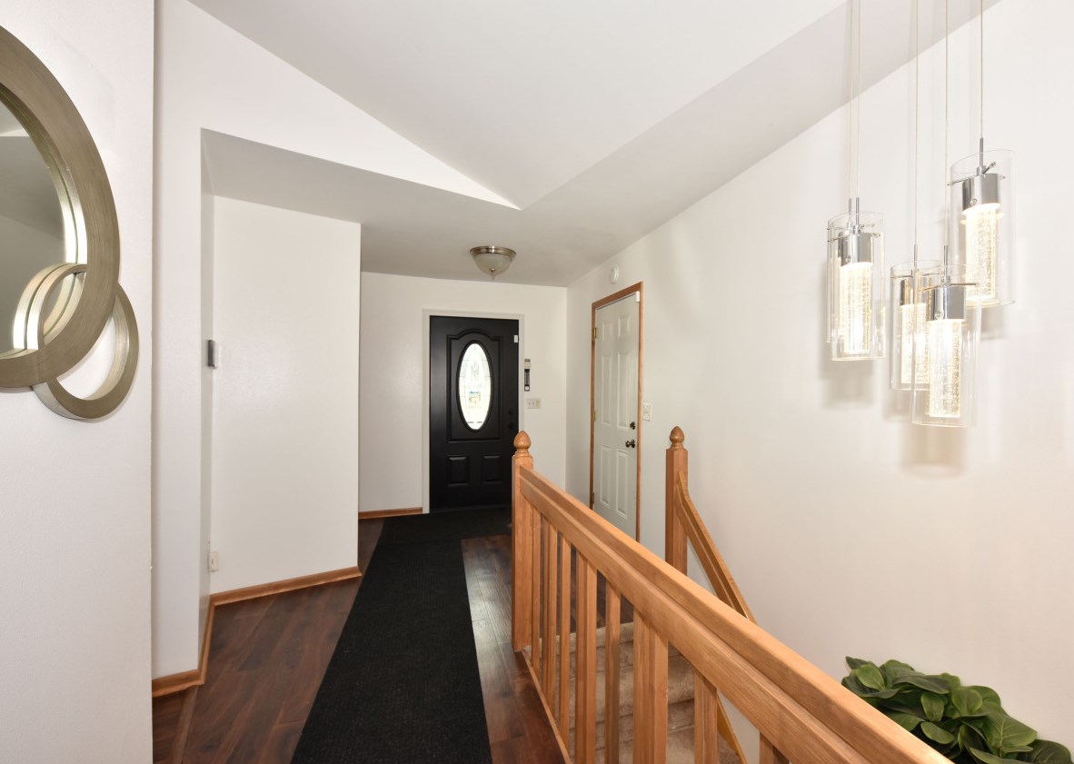 1798 Oneida Ct, Grafton WI  53024-9577 exterior