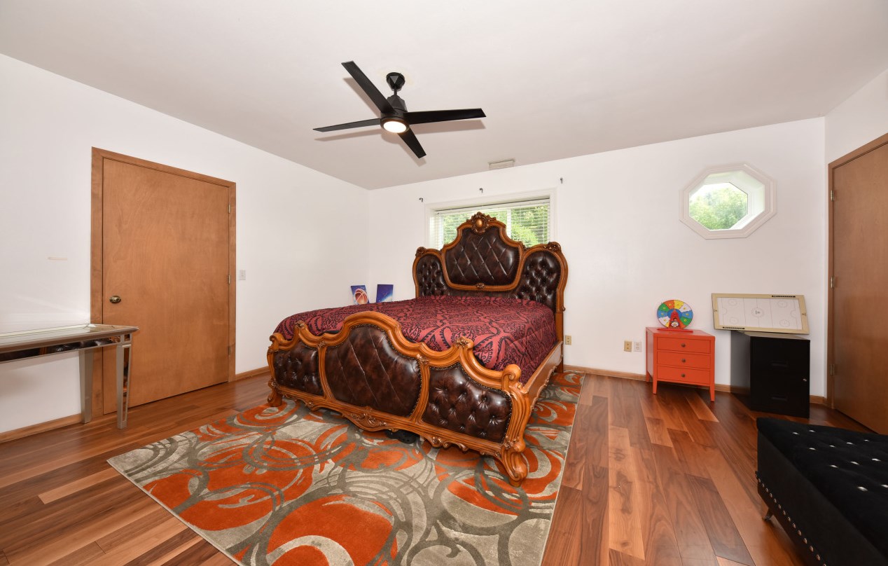 1798 Oneida Ct, Grafton WI  53024-9577 exterior