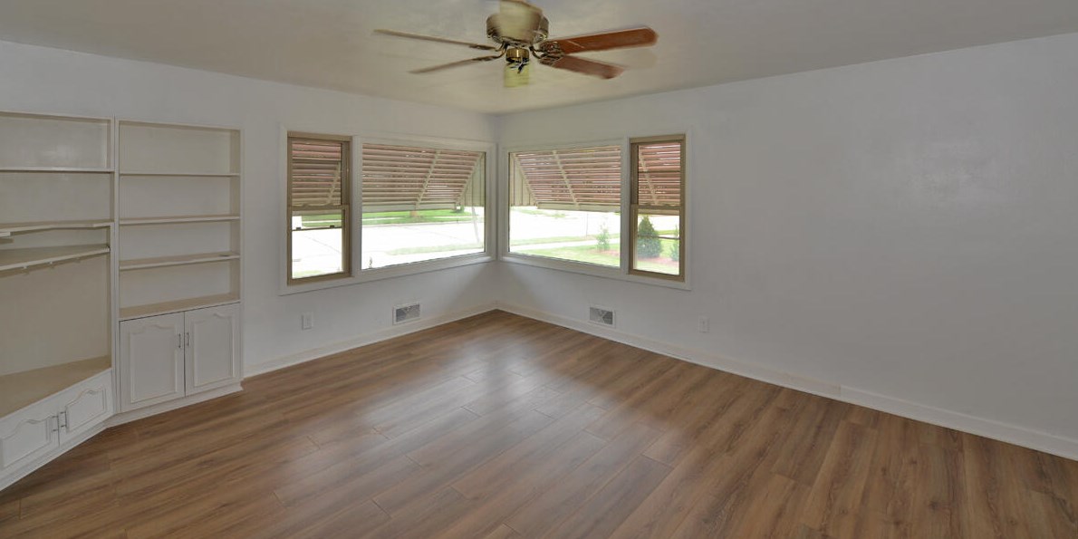 1022 Crab Tree Ln, Racine, WI 53406-4110