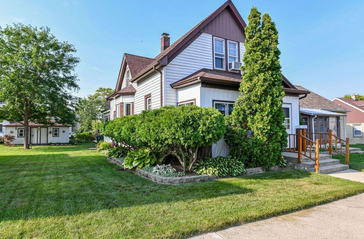 1327 Missouri Ave, South Milwaukee, WI 53172-1934