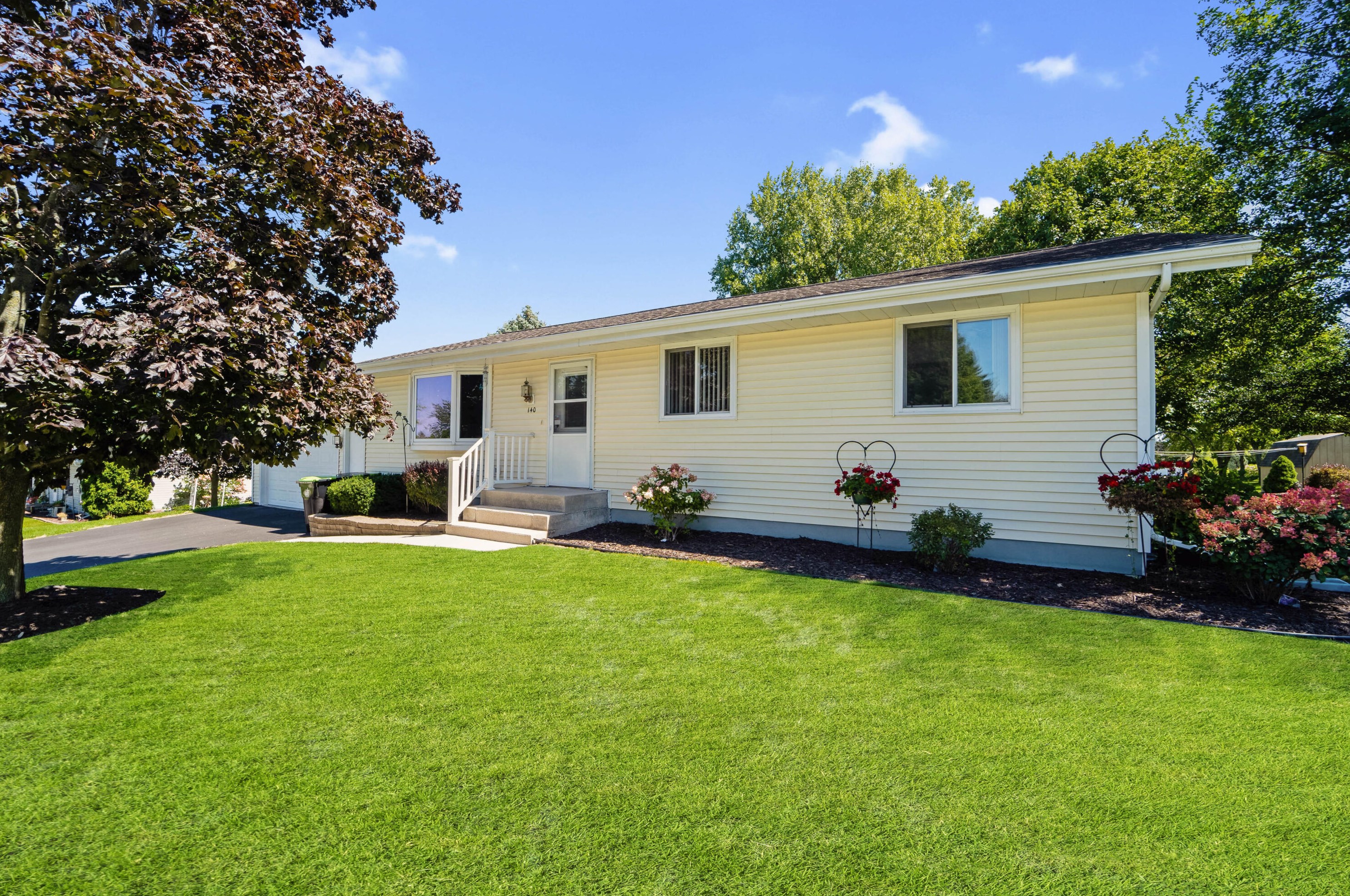 140 Southridge Dr, Kiel, WI 53042-1418