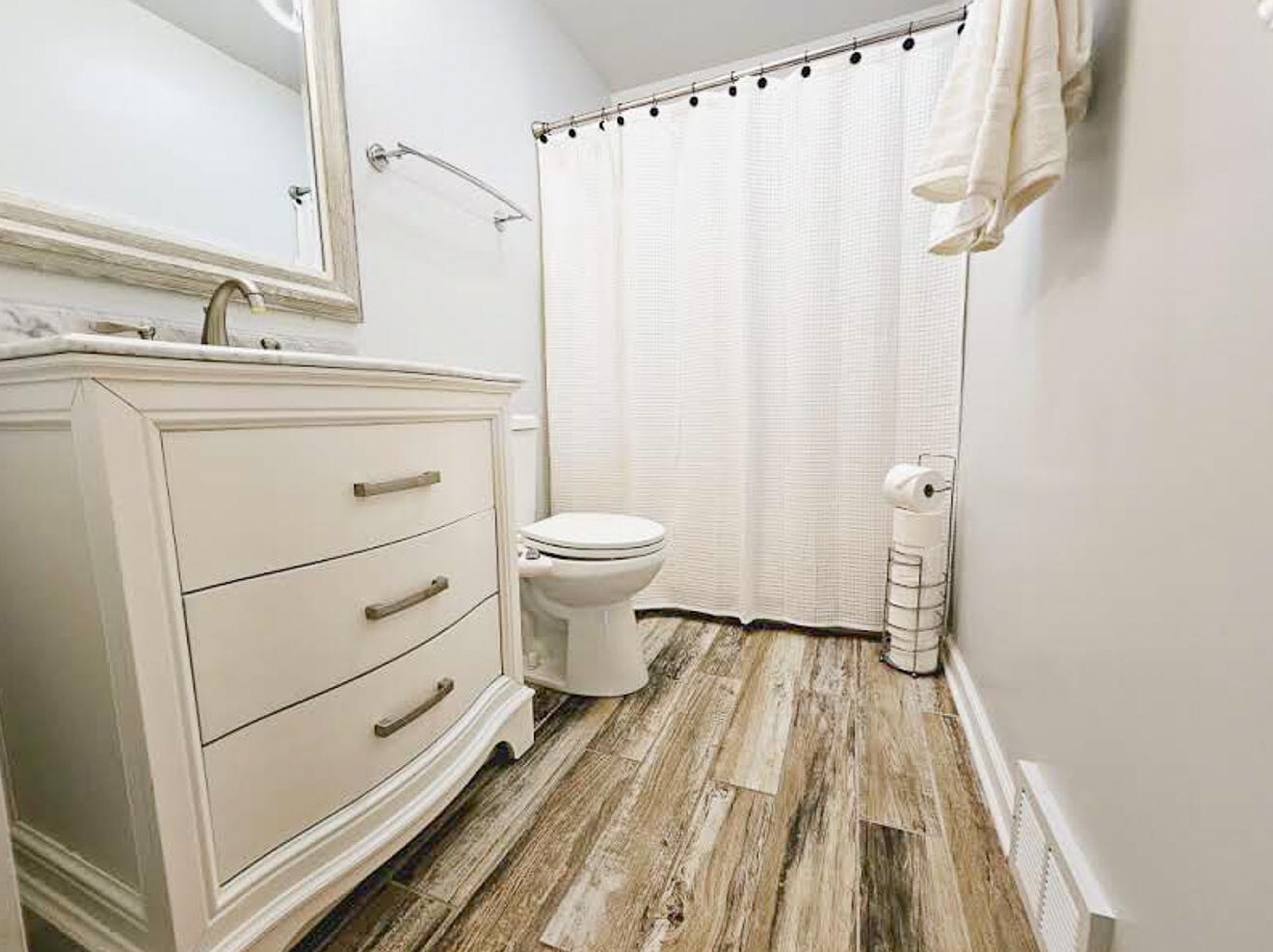 2710 James Blvd, Racine WI 53403-3250 exterior