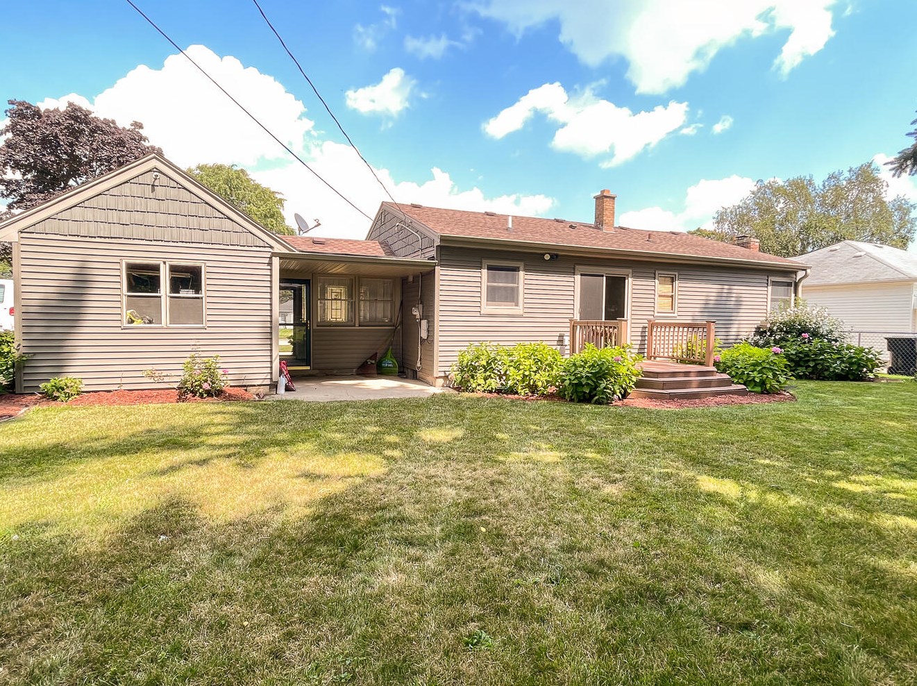 2710 James Blvd, Racine WI 53403-3250 exterior