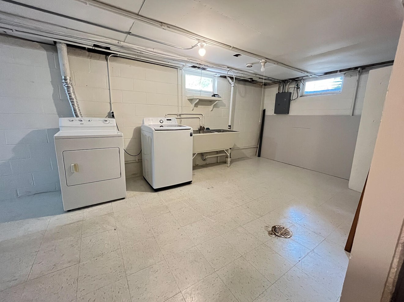 2710 James Blvd, Racine WI 53403-3250 exterior