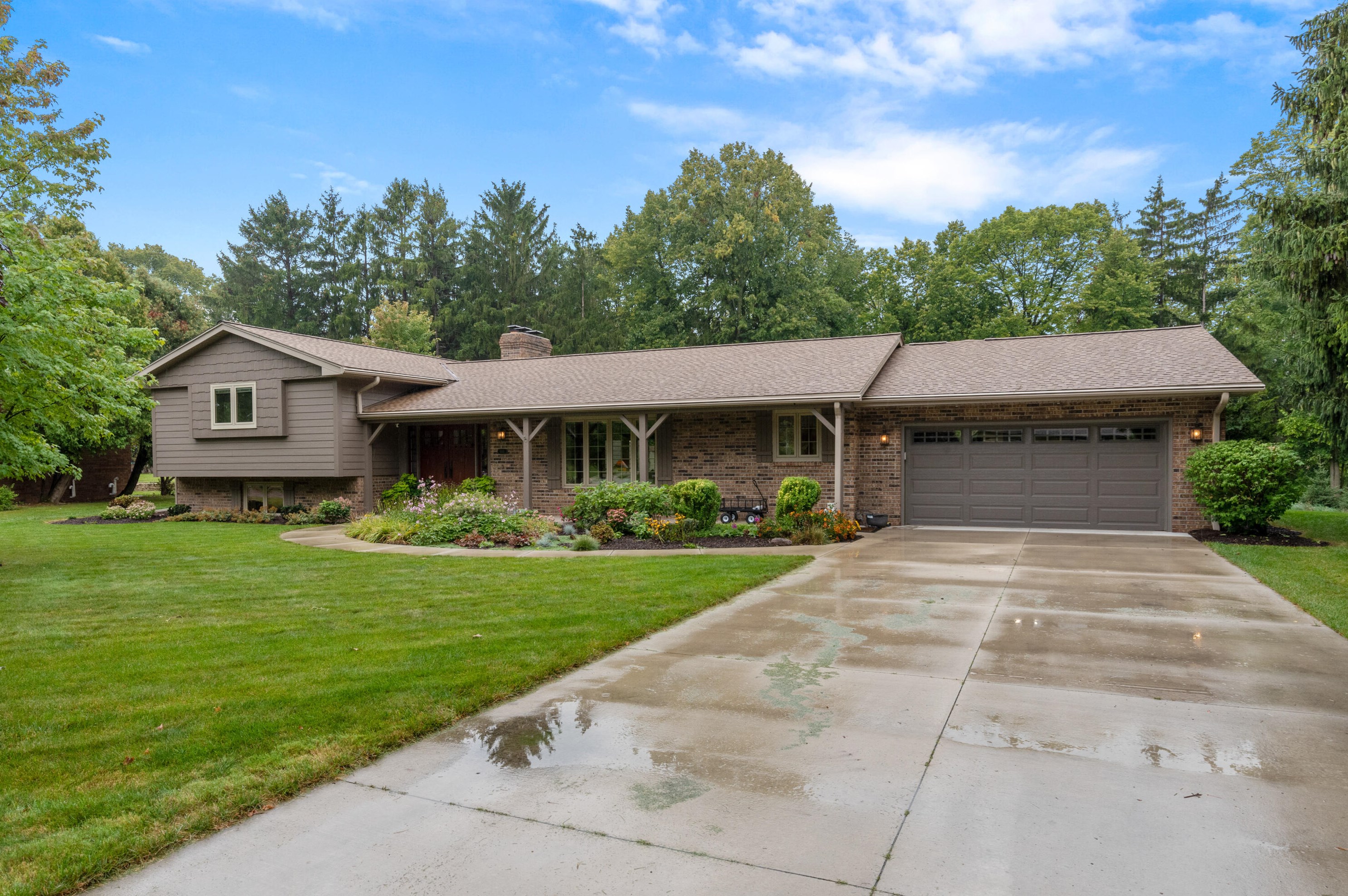 665 Pierre Ln, Port Washington, WI 53074-1531