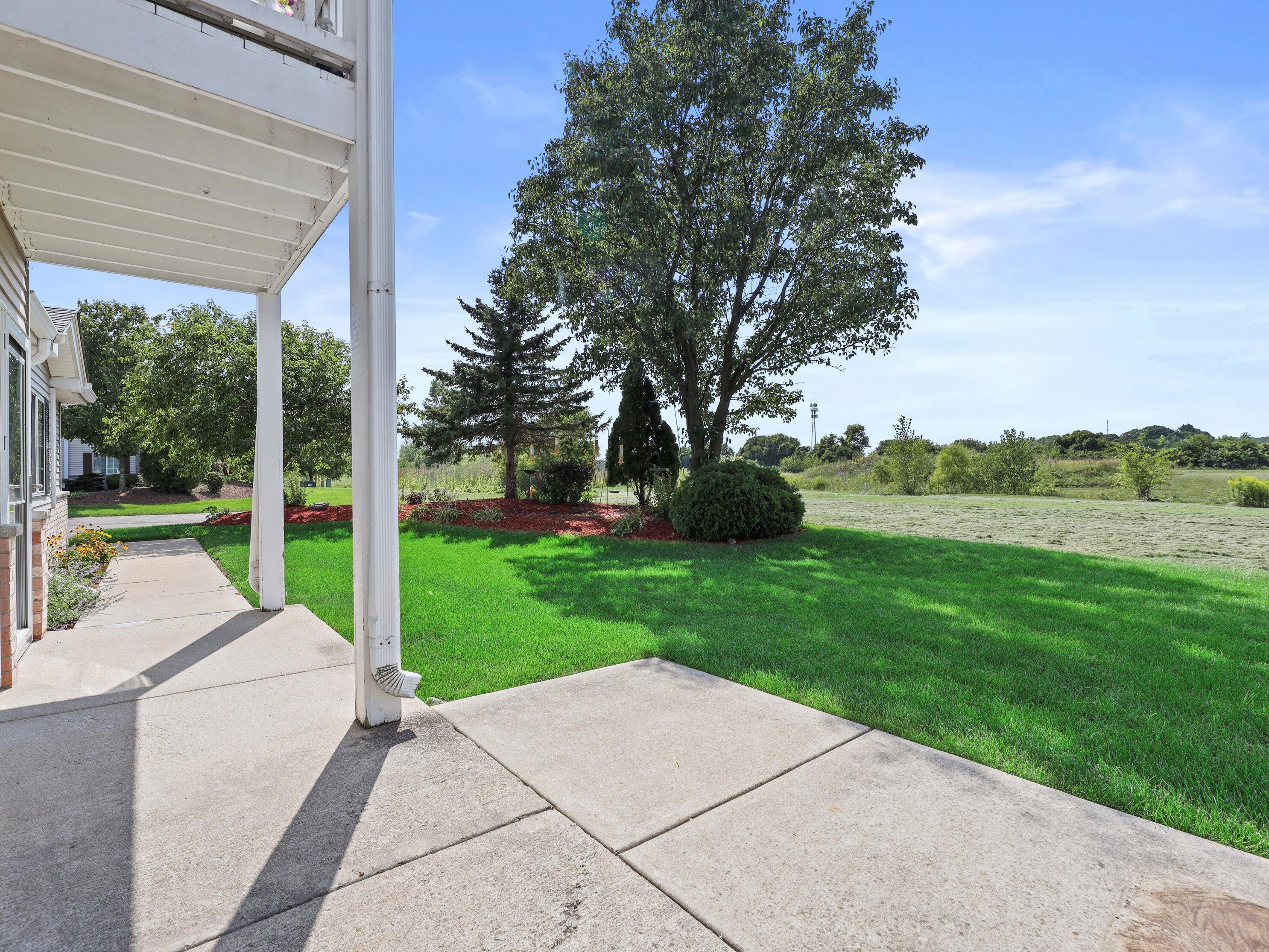 7130 Fieldview Dr, Racine, WI 53406-2607