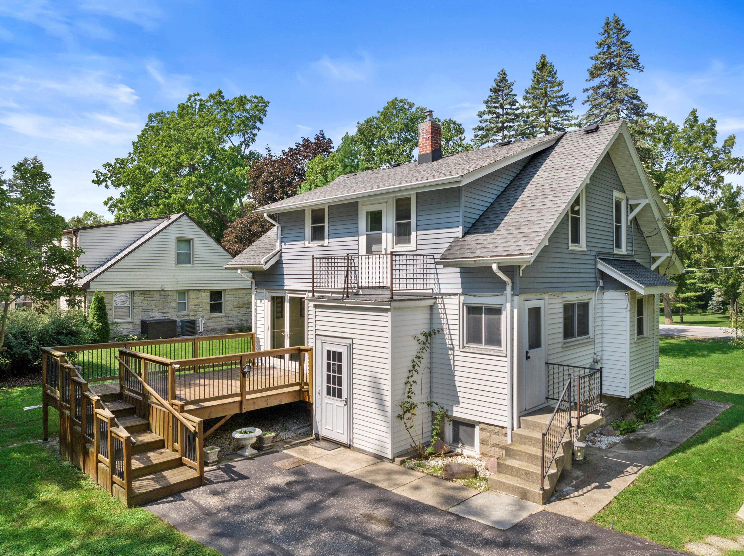 11043 Church St, Hales Corners, WI 53132-2105
