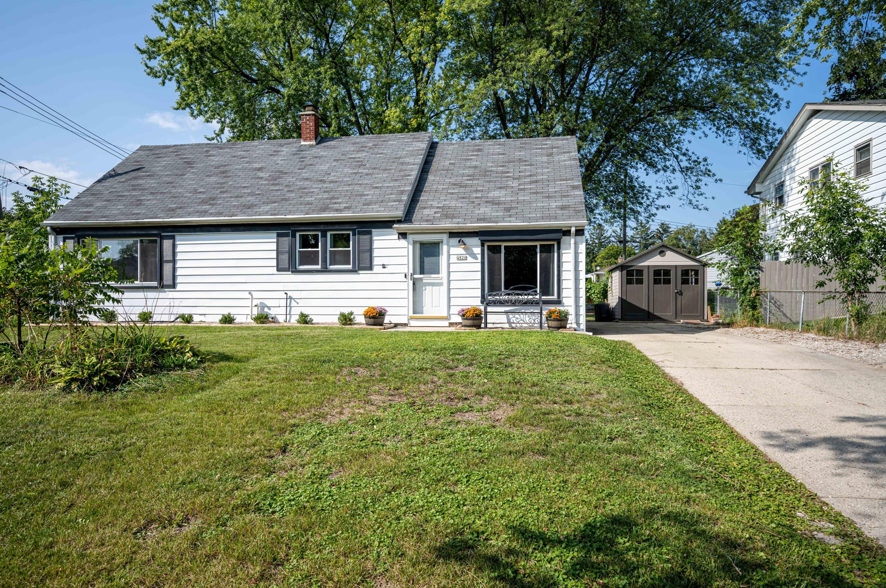 4820 W Mill Rd, Milwaukee, WI 53218