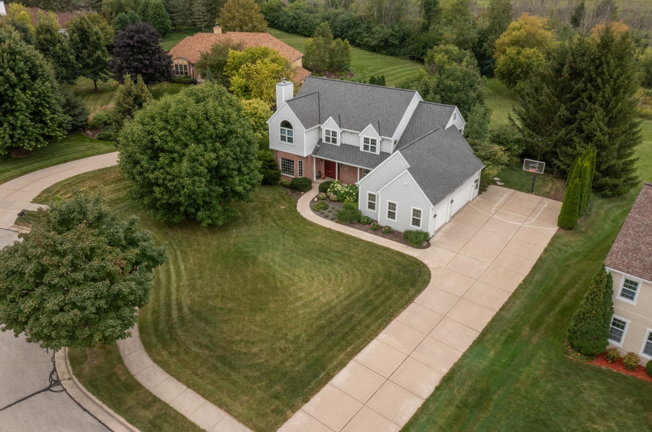 422 Overland Trl, Grafton, WI 53024-1018