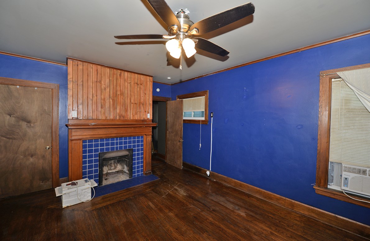 1517 Holmes Ave, Racine, WI 53405-3543