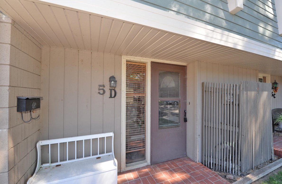 3333 5th Ave #5d, South Milwaukee, WI 53172