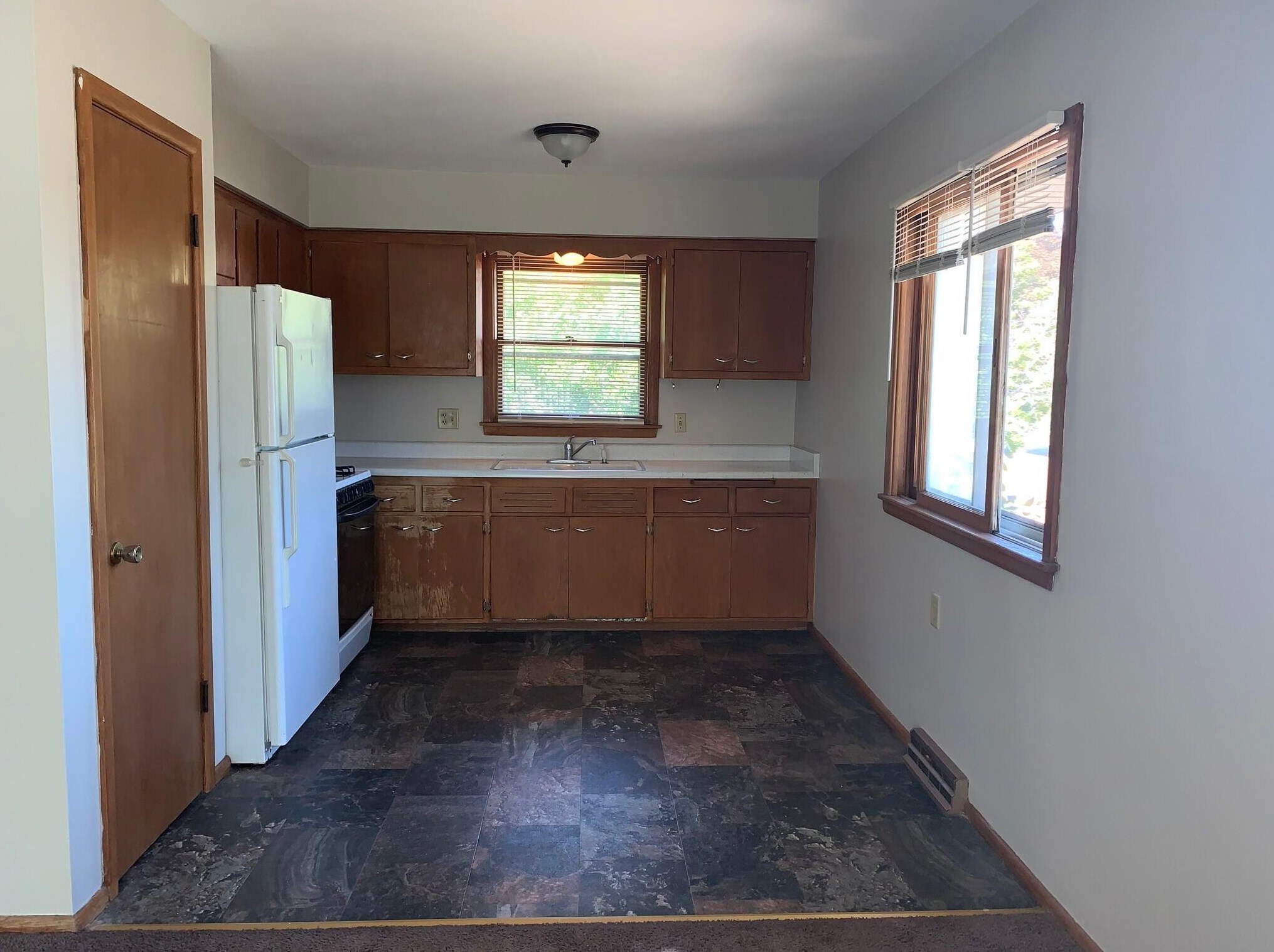 5533 N 95th St #3, Milwaukee, WI 53225