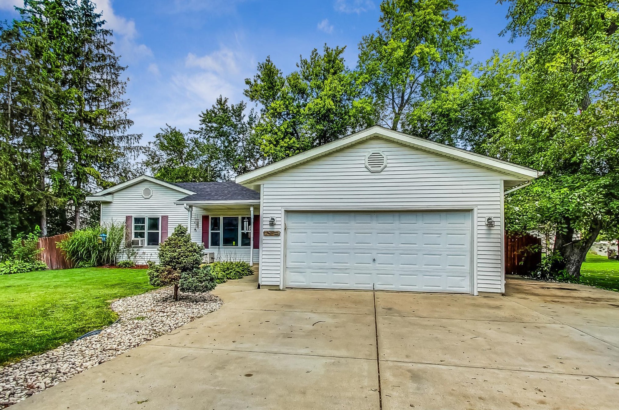 24924 Hiawatha Dr, Kansasville, WI 53139
