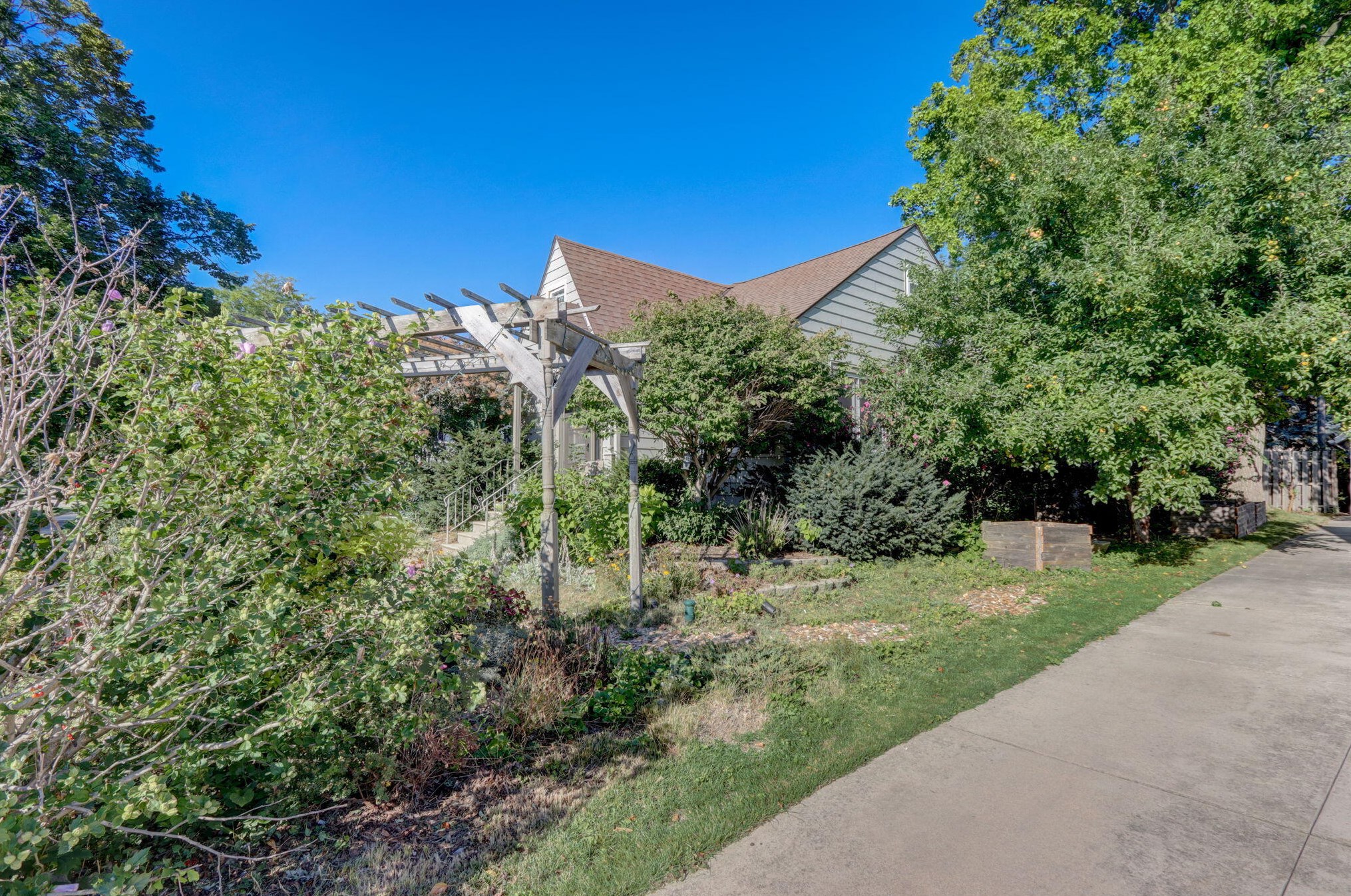 7813 27th Ave, Kenosha, WI 53143