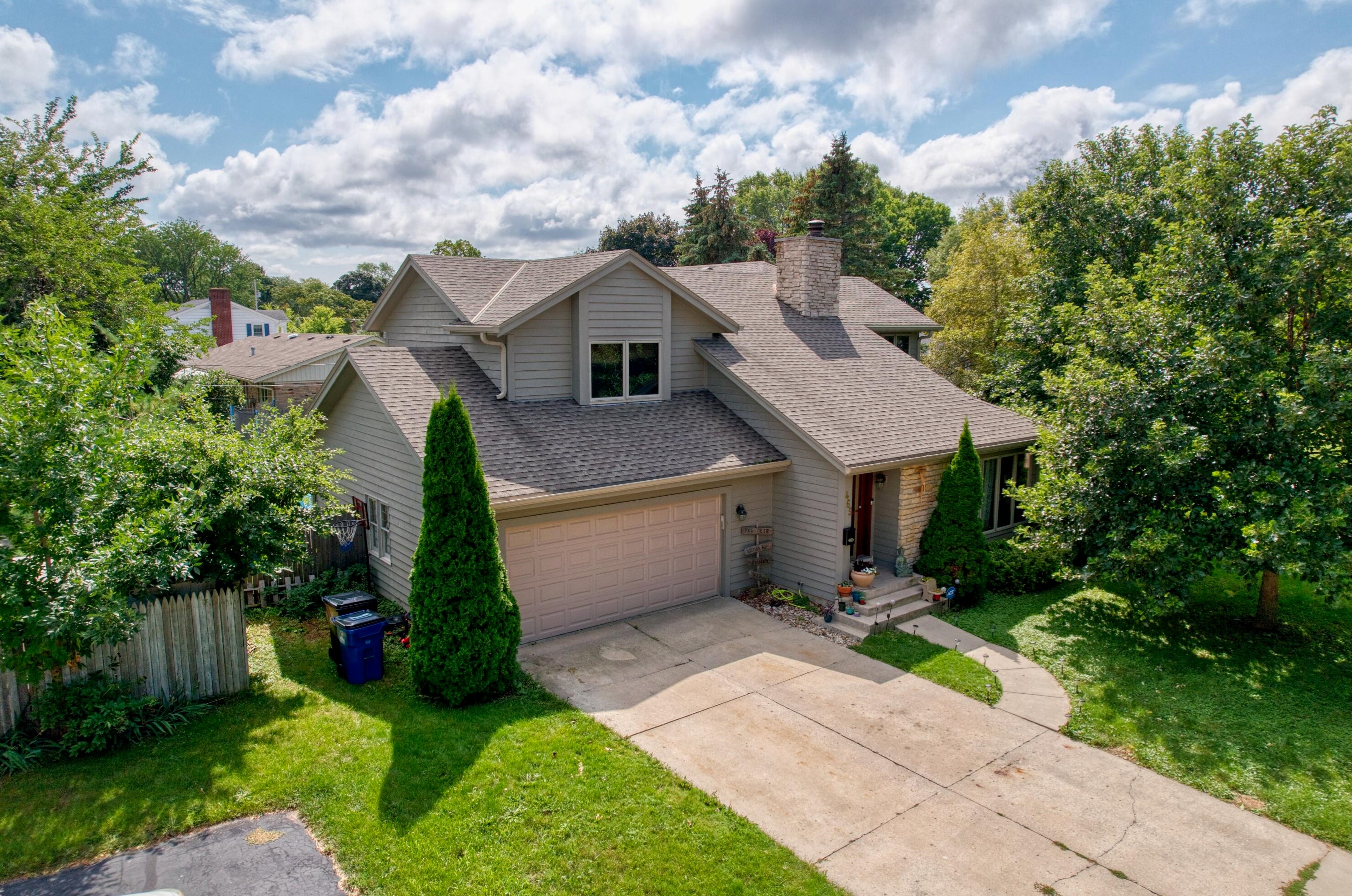 465 Dena Cir, Racine, WI 53402-3805