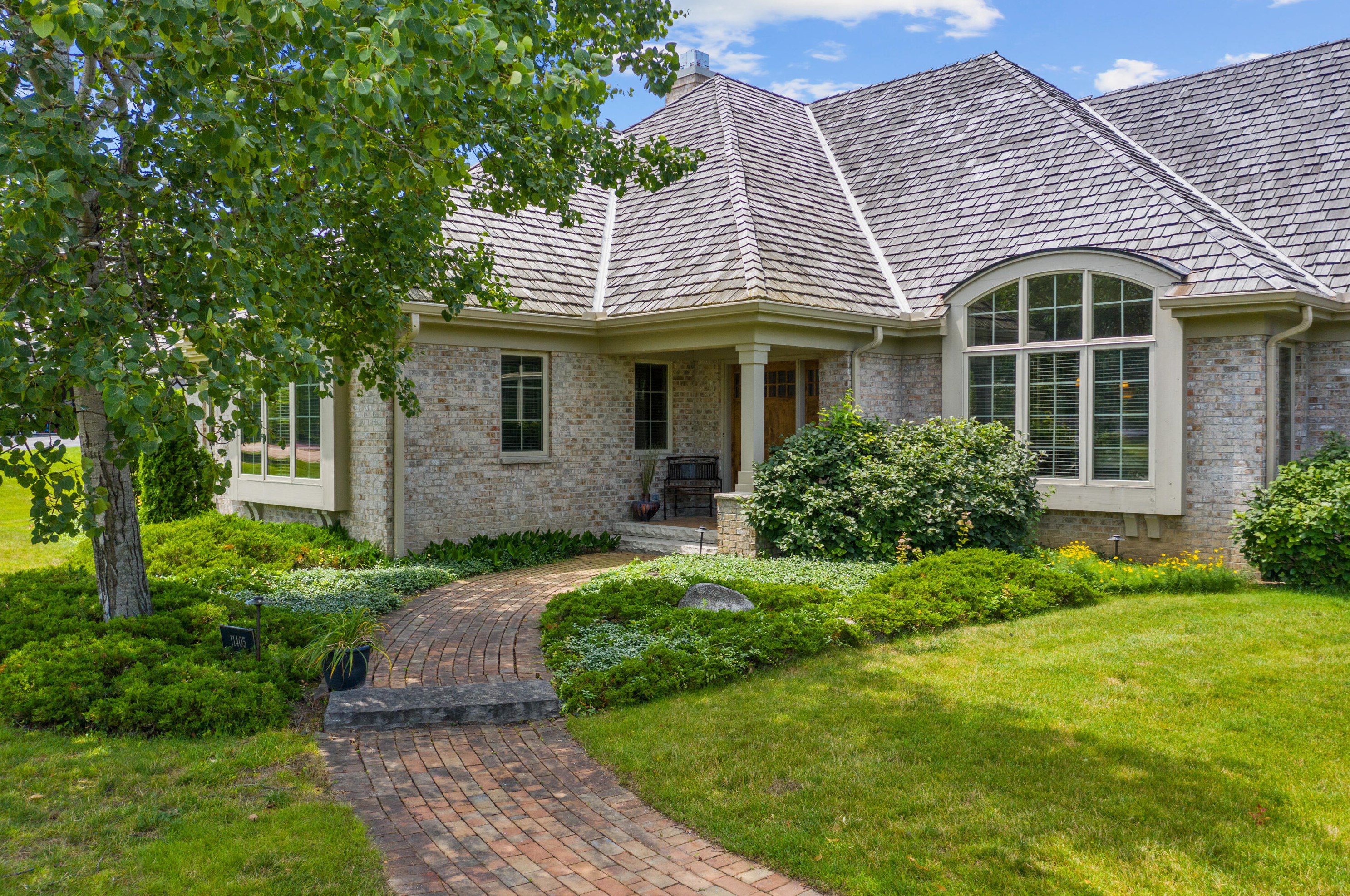 11405 N Justin Dr, Thiensville, WI 53092