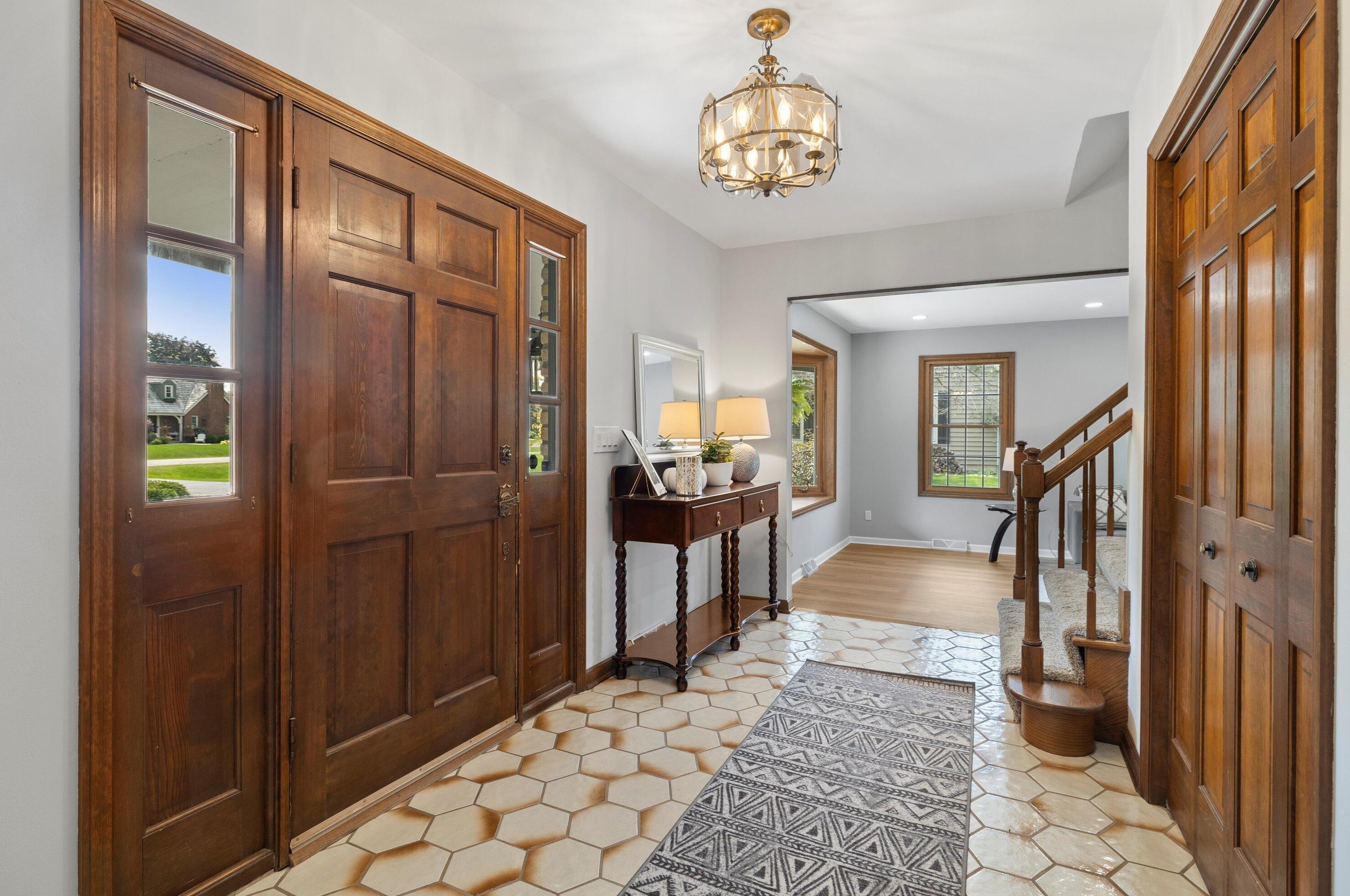 3800 W Marseilles Dr, Thiensville, WI 53092
