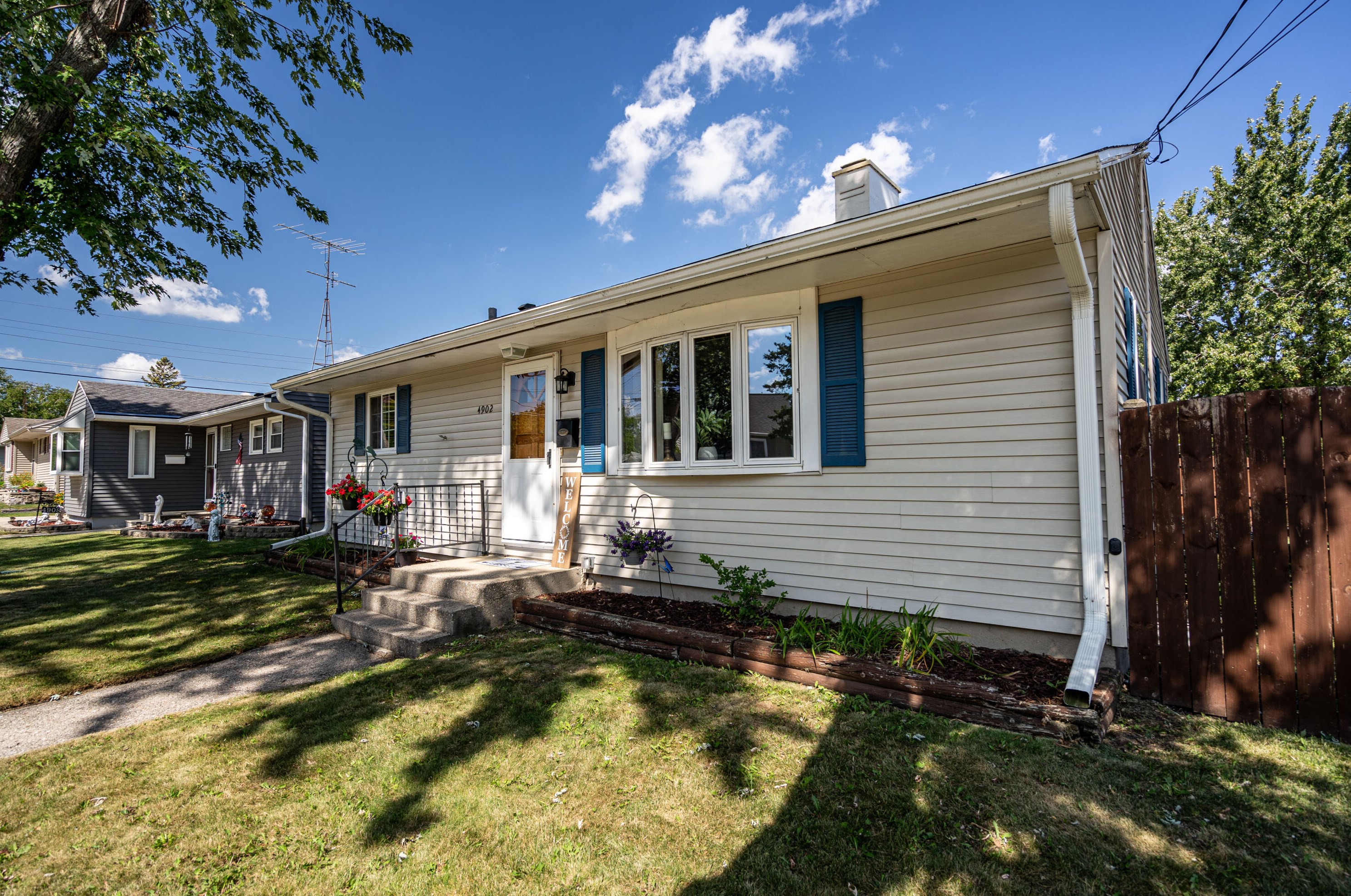 4902 65th St, Kenosha, WI 53142