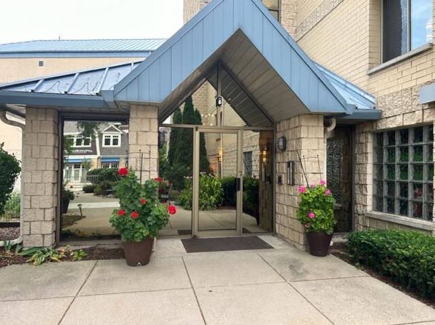 130 W Wisconsin Ave #22, Pewaukee, WI 53072
