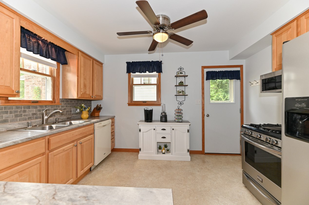 34116 Oakdale Ct, Lyons WI  53105-9231 exterior