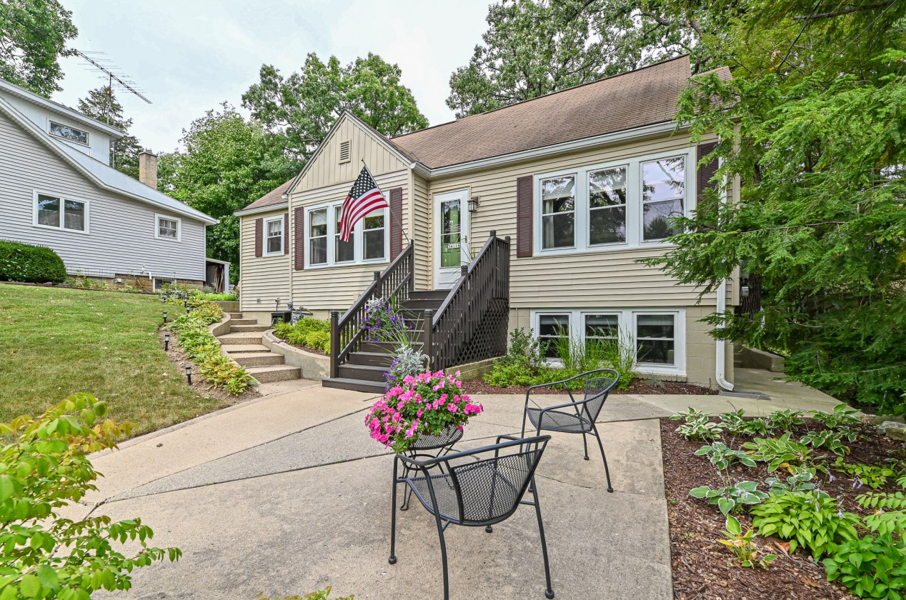34116 Oakdale Ct, Lyons WI  53105-9231 exterior