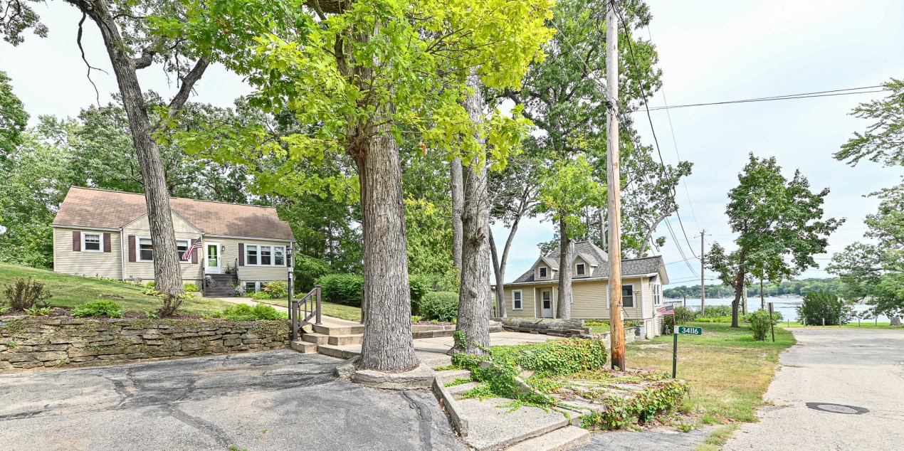 34116 Oakdale Ct, Lyons WI  53105-9231 exterior
