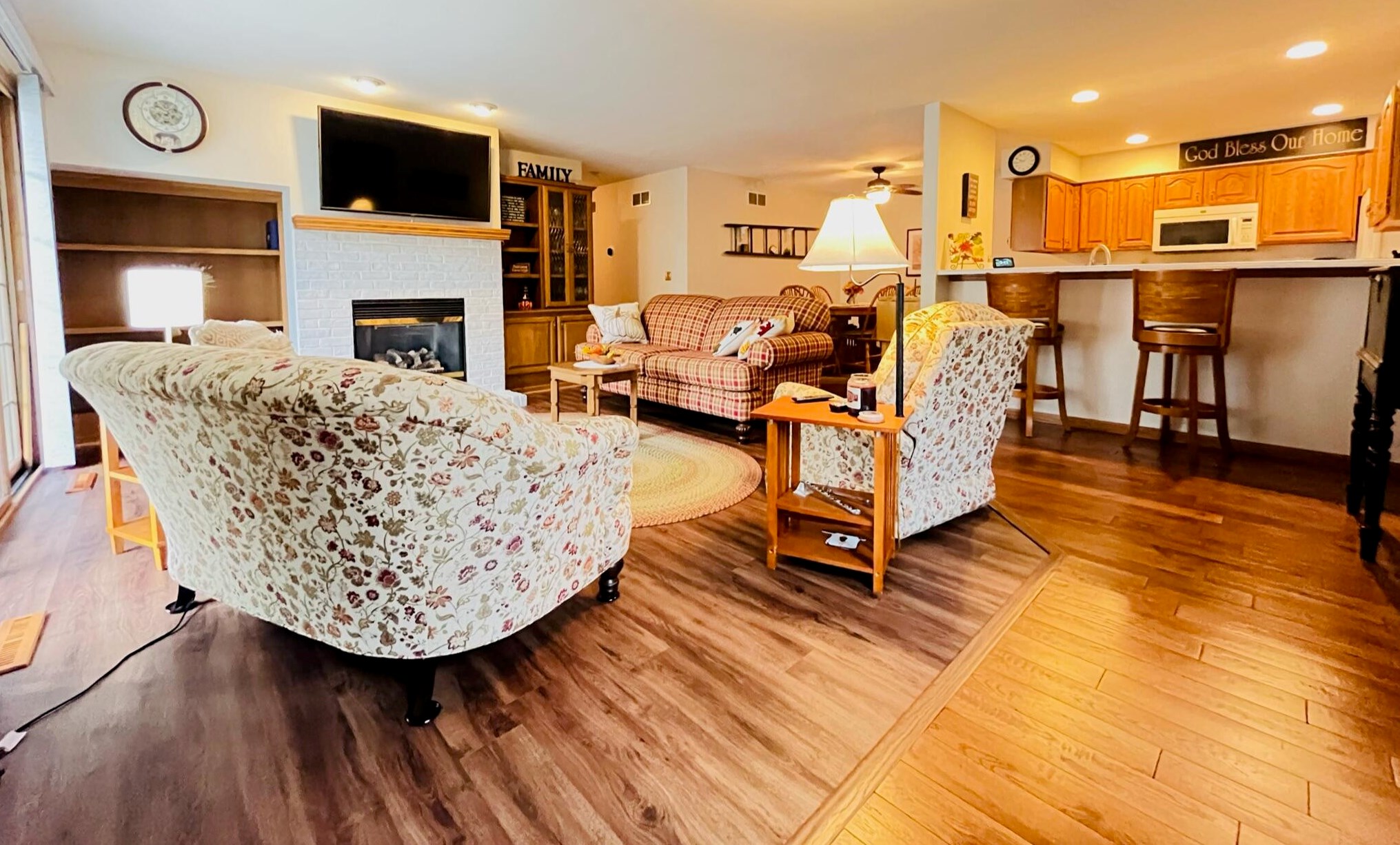 2237 Circle Rdg, Delafield, WI 53018-2029