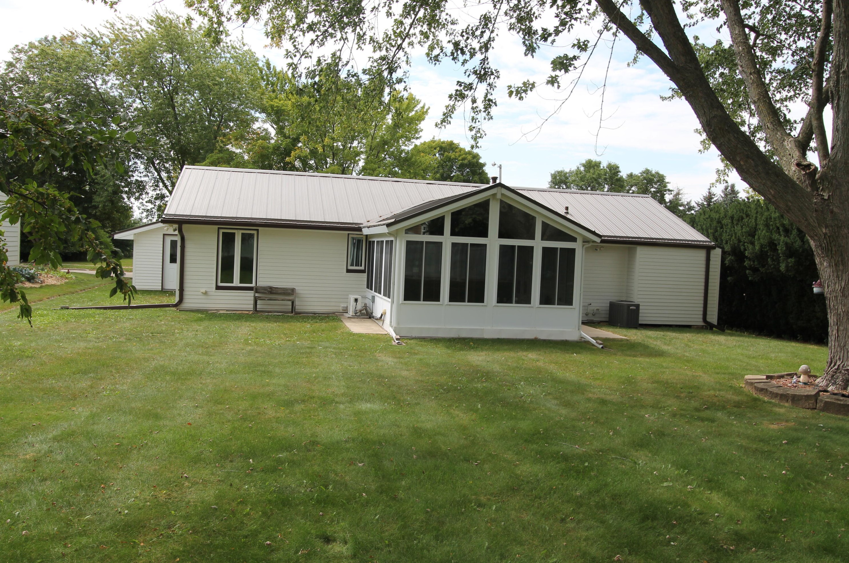 650 Meadow Ln, Lyons, WI 53105-1640
