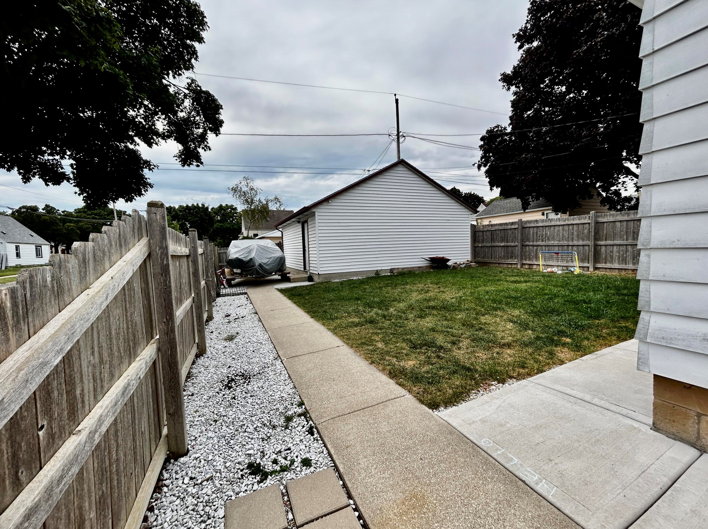 3673 18th St, Milwaukee WI  53221-1551 exterior