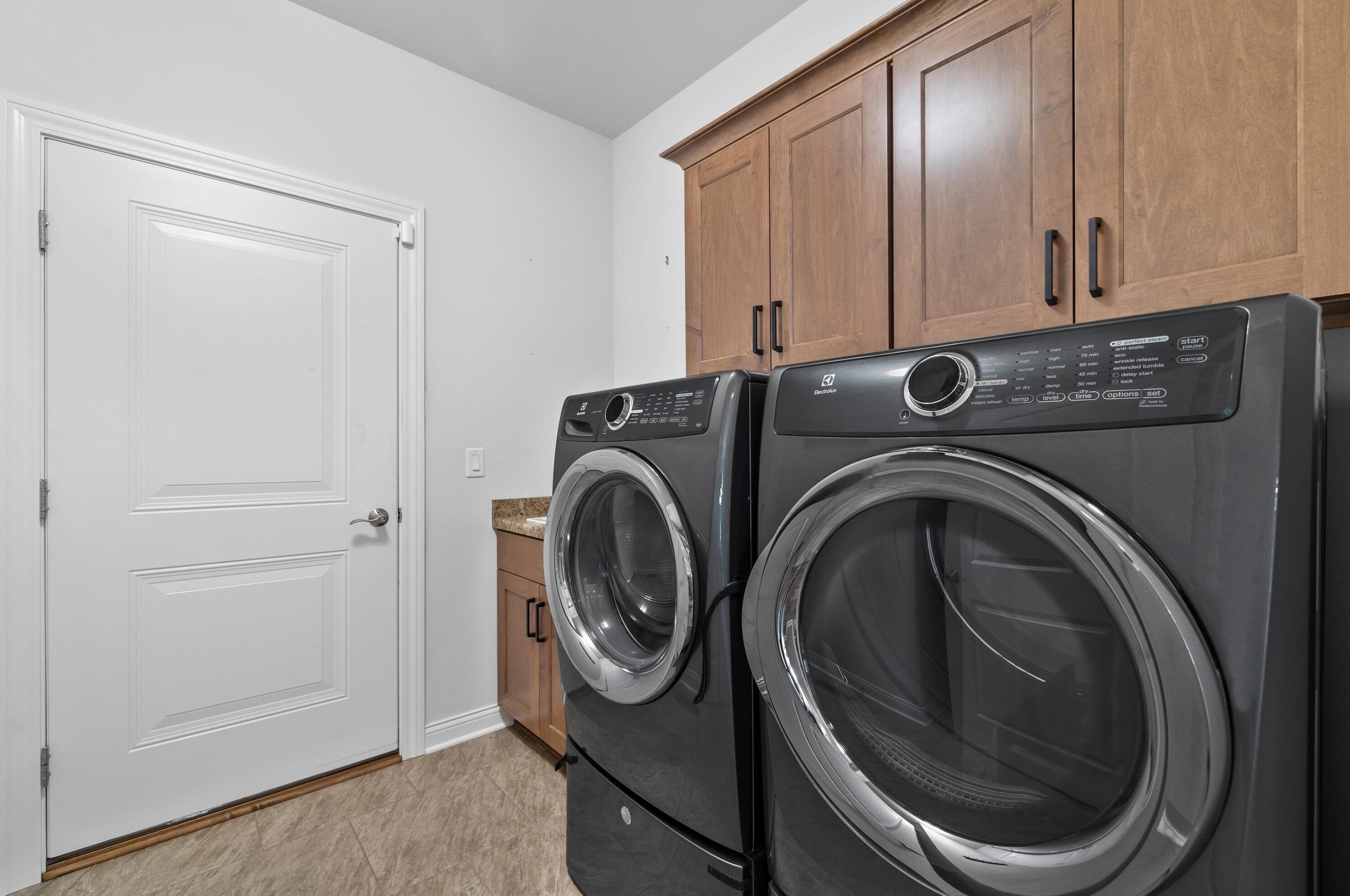 3086 Villa Dr, Hales Corners WI  53132-7707 exterior