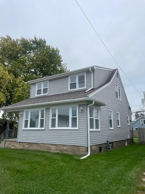 2228 Howe St, Racine, WI 53403-3327