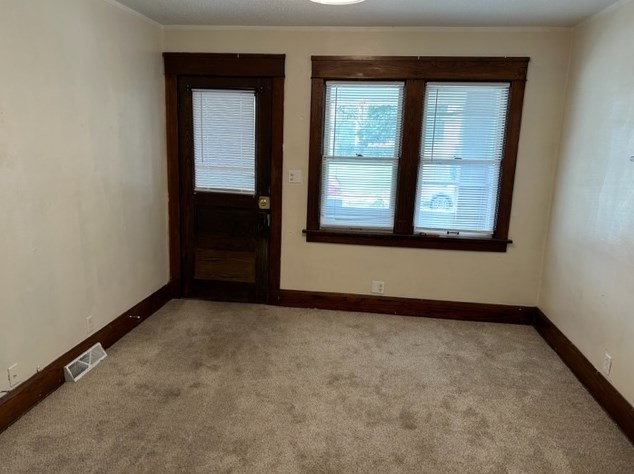 904 Hayes Ave, Racine, WI 53405-2550
