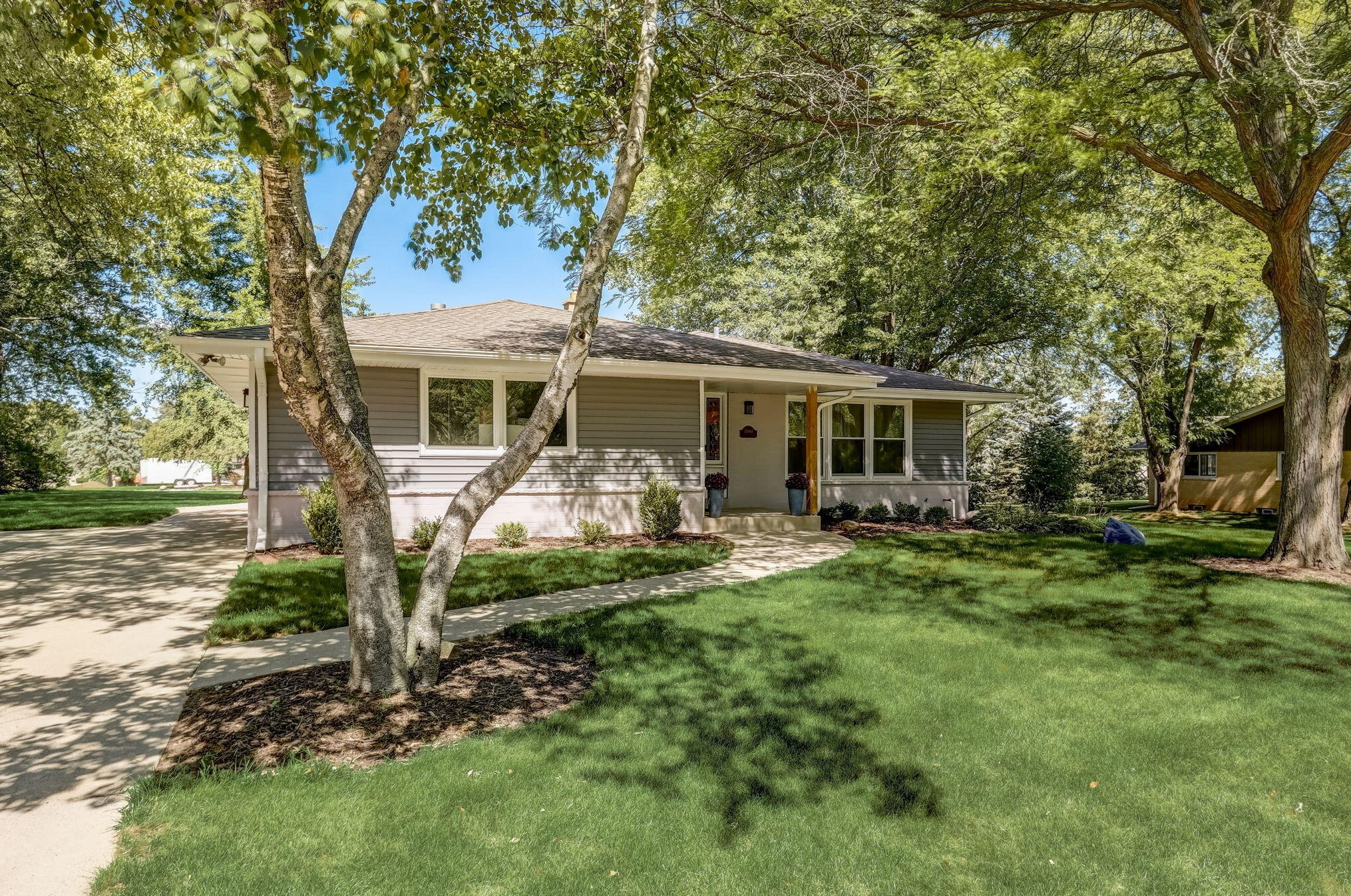 15860 Fieldbrook Dr, Brookfield, WI 53005-1419