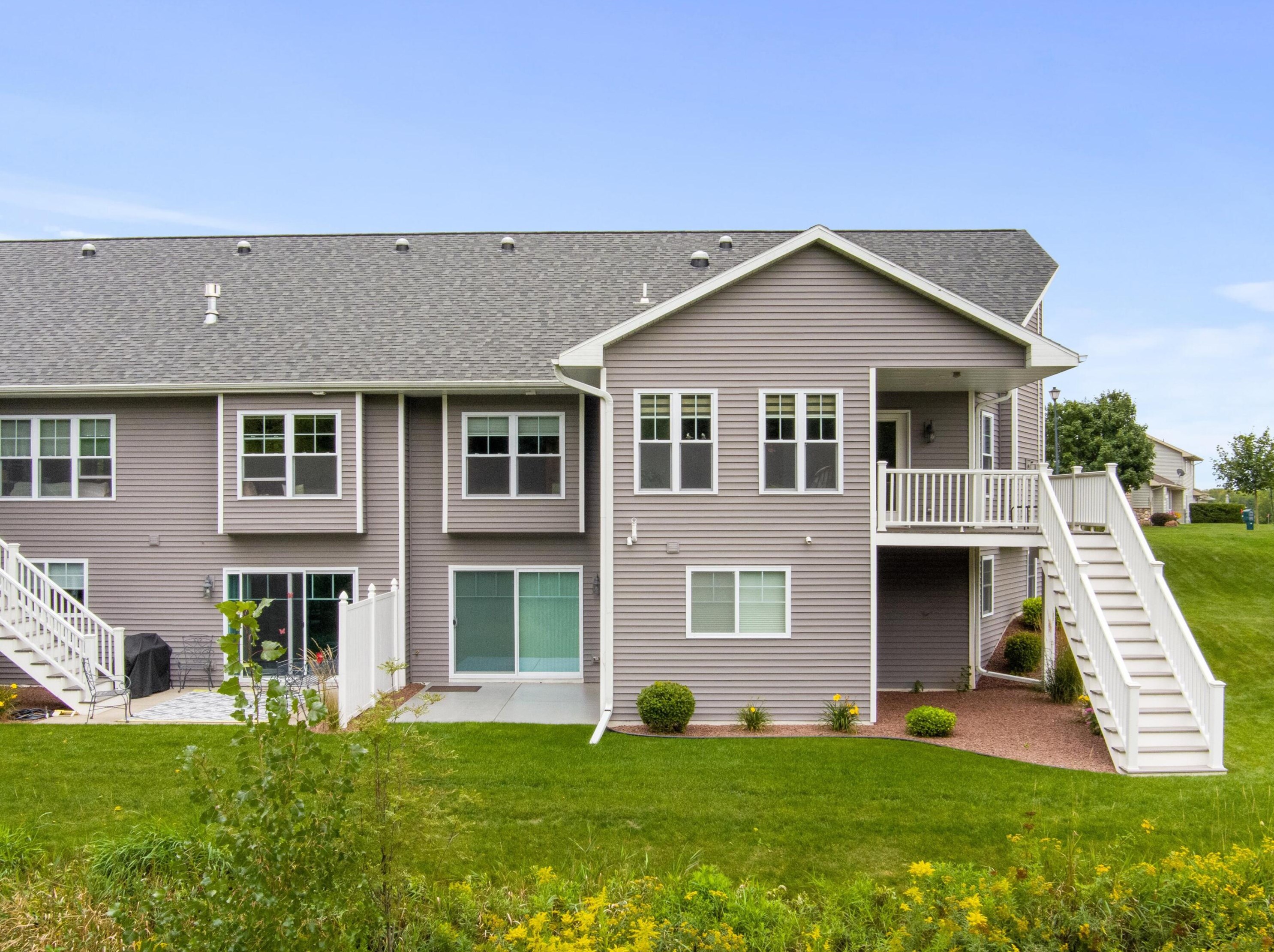 504 Maple Leaf Ct, Manitowoc, WI 54220