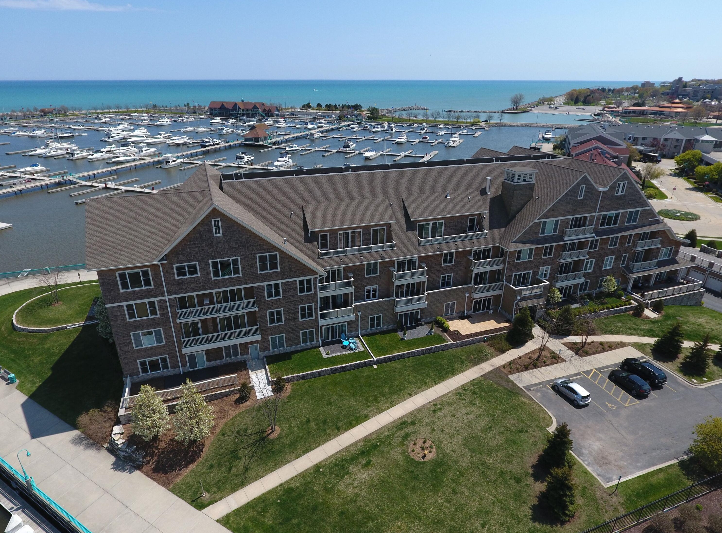4 Gas Light Dr, Racine, WI 53403-1078