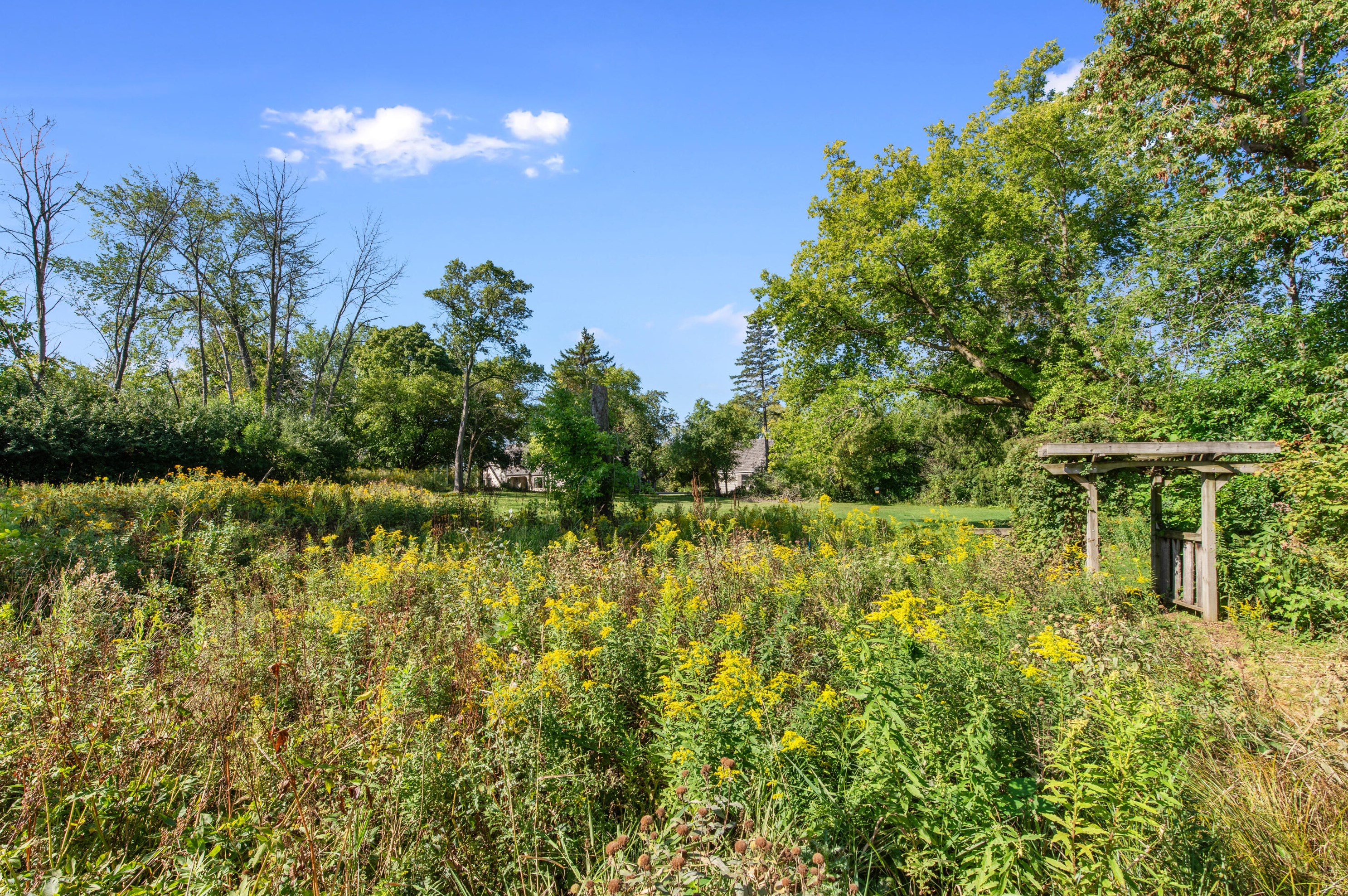 9555 Range Line Rd, Milwaukee WI 53209-2619 exterior