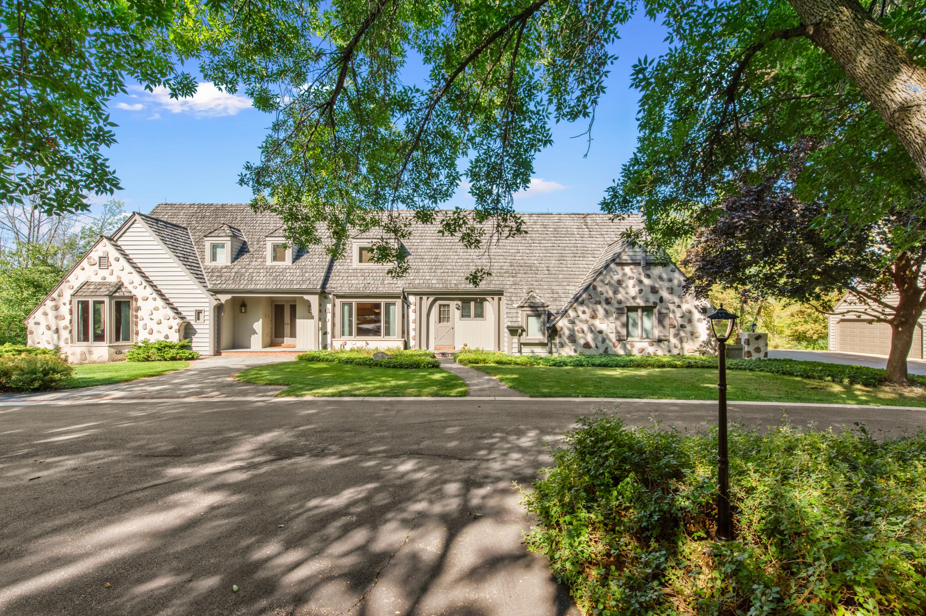 9555 Range Line Rd, Milwaukee WI 53209-2619 exterior