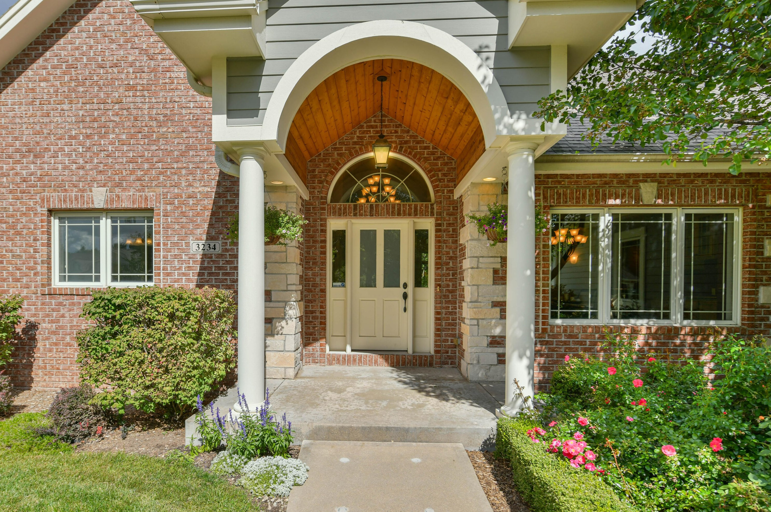 3234 Yorkshire Cir, Hales Corners, WI 53132-7001