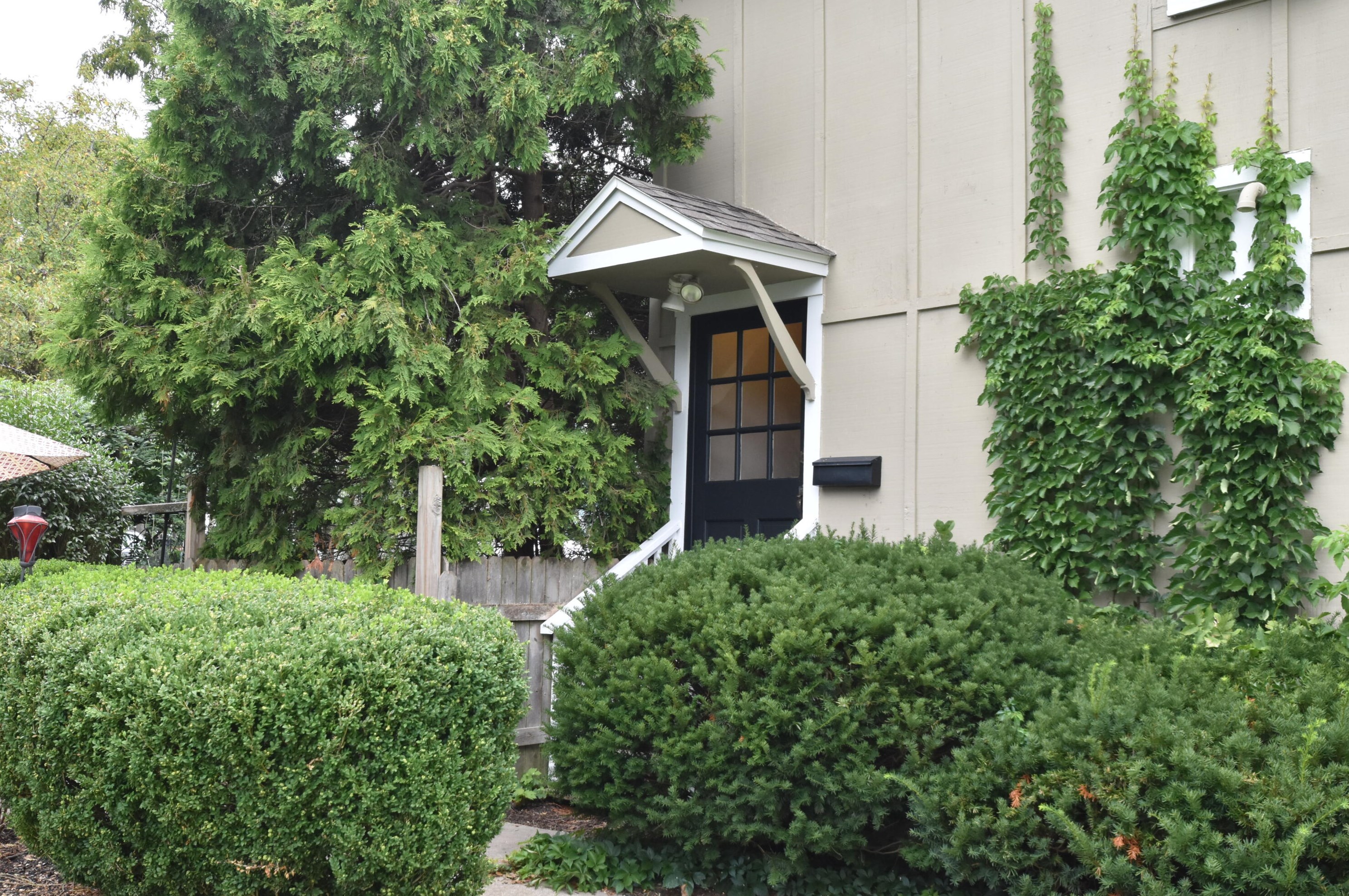 661 S Lake Shore Dr, Lake Geneva, WI 53147