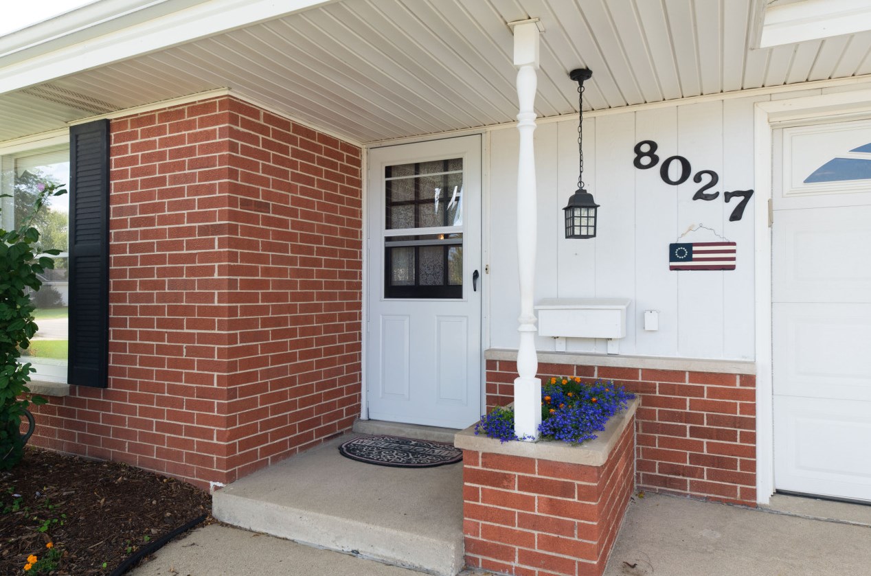 8027 58th St, Hales Corners, WI 53132-9238