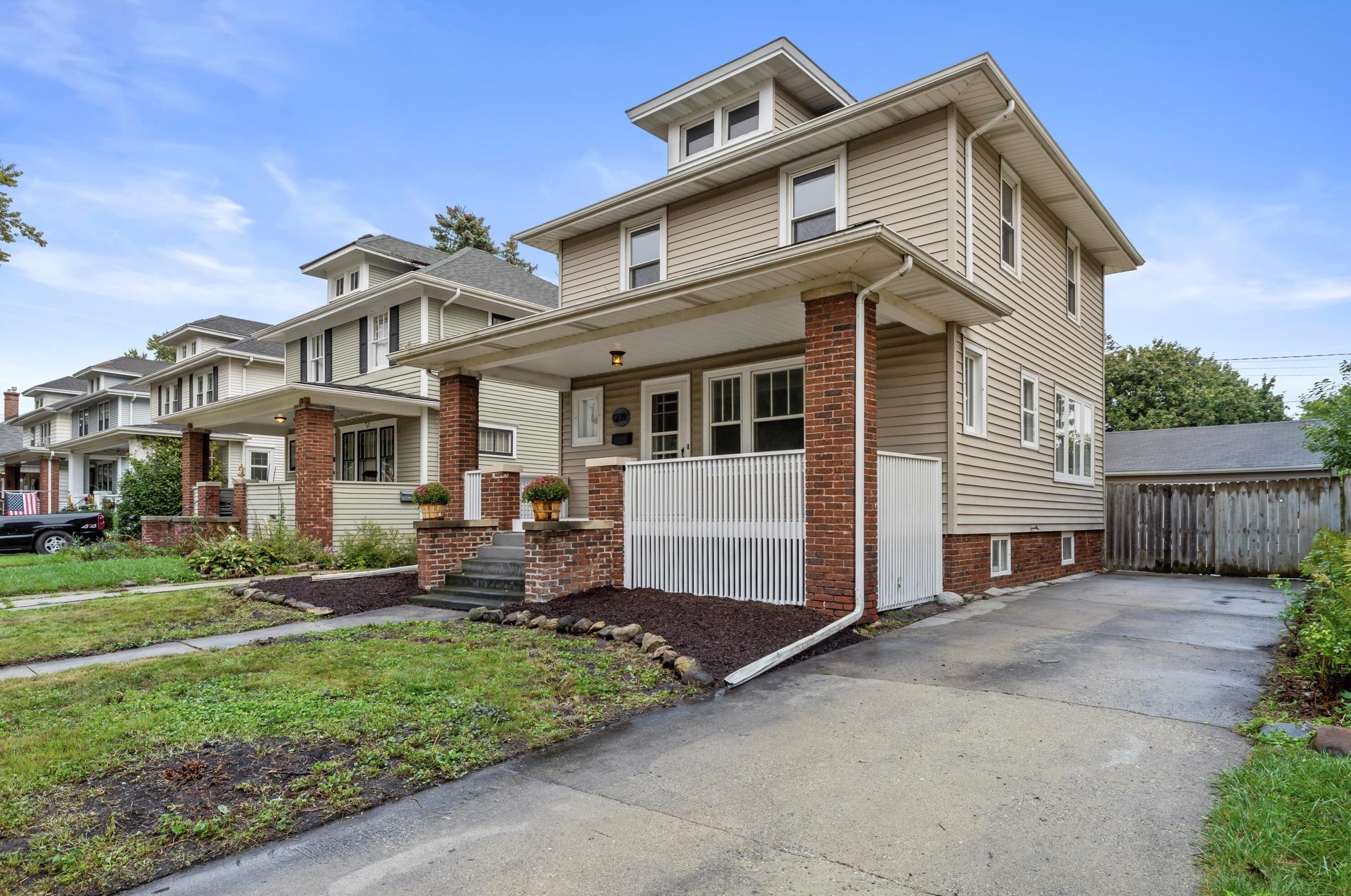 1239 Arthur Ave, Racine, WI 53405-2925