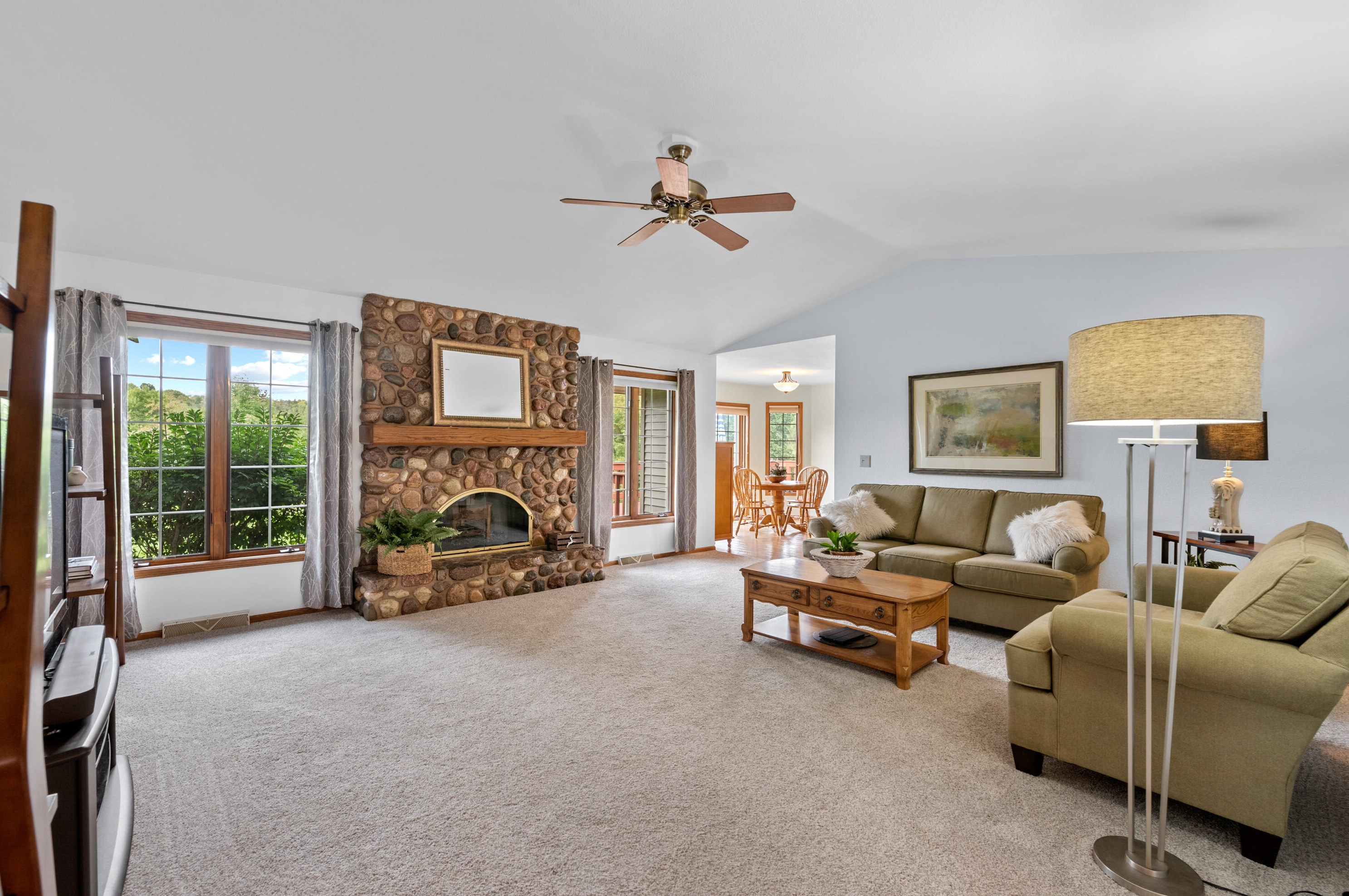 810 Hills Dr, Plymouth, WI 53073-4063