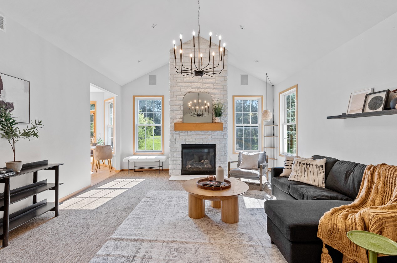 7625 W Kings Crossing Way, Thiensville, WI 53097